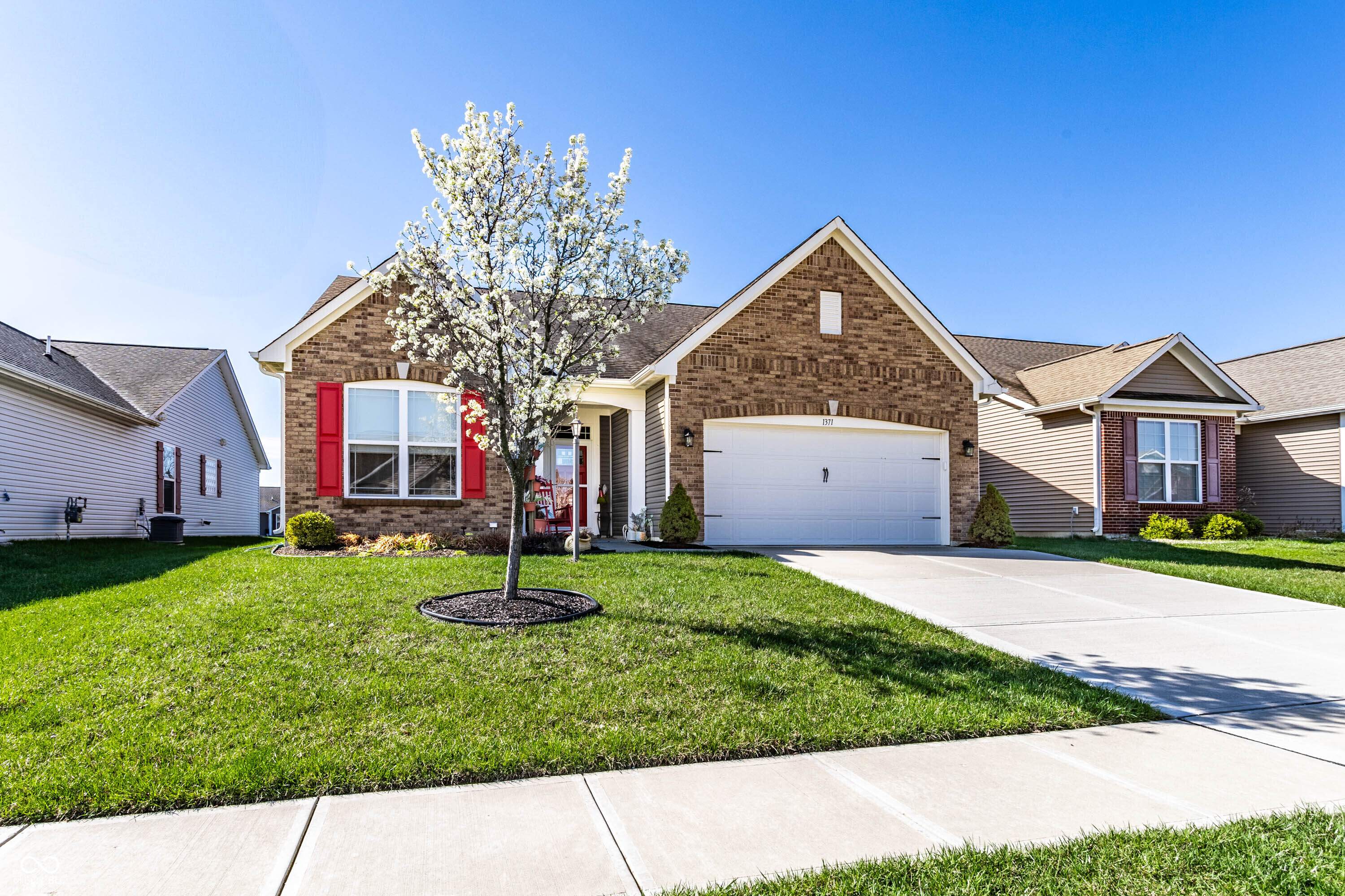 1371 Blackthorne N Trail