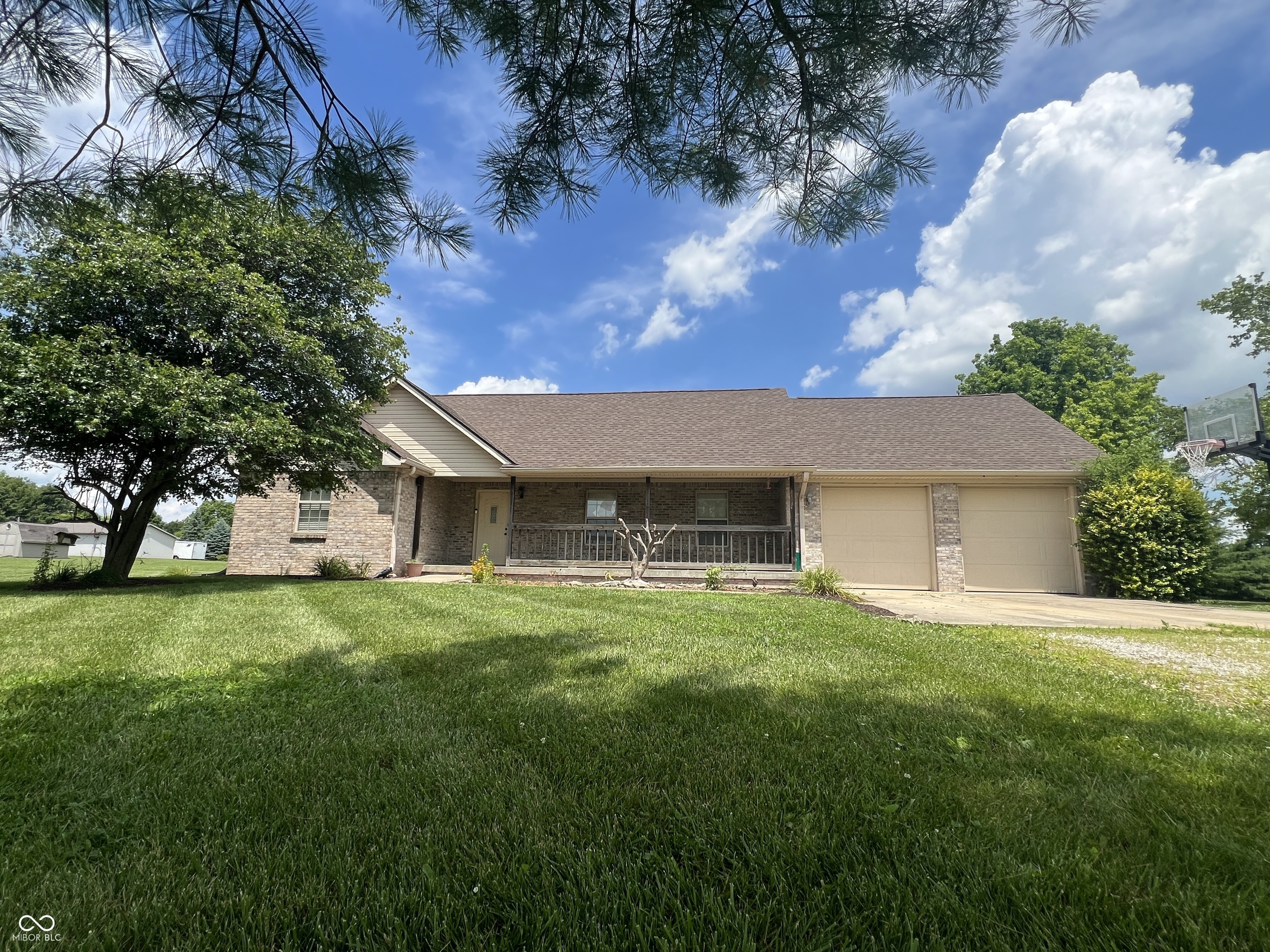 1082 E County Road 400 S