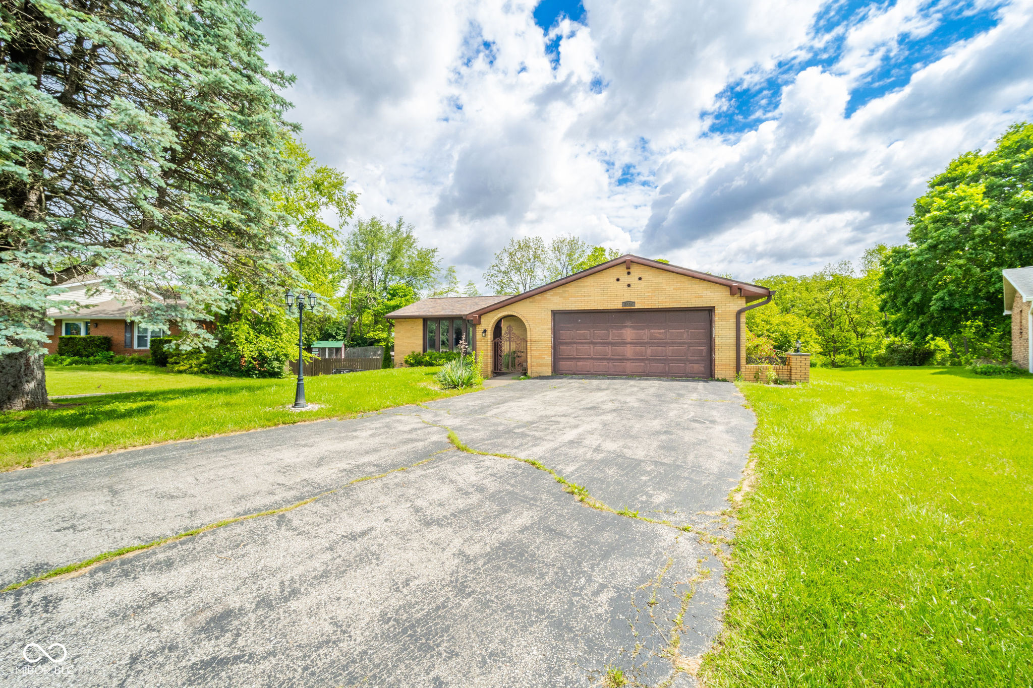 2544 N East Raintree Drive