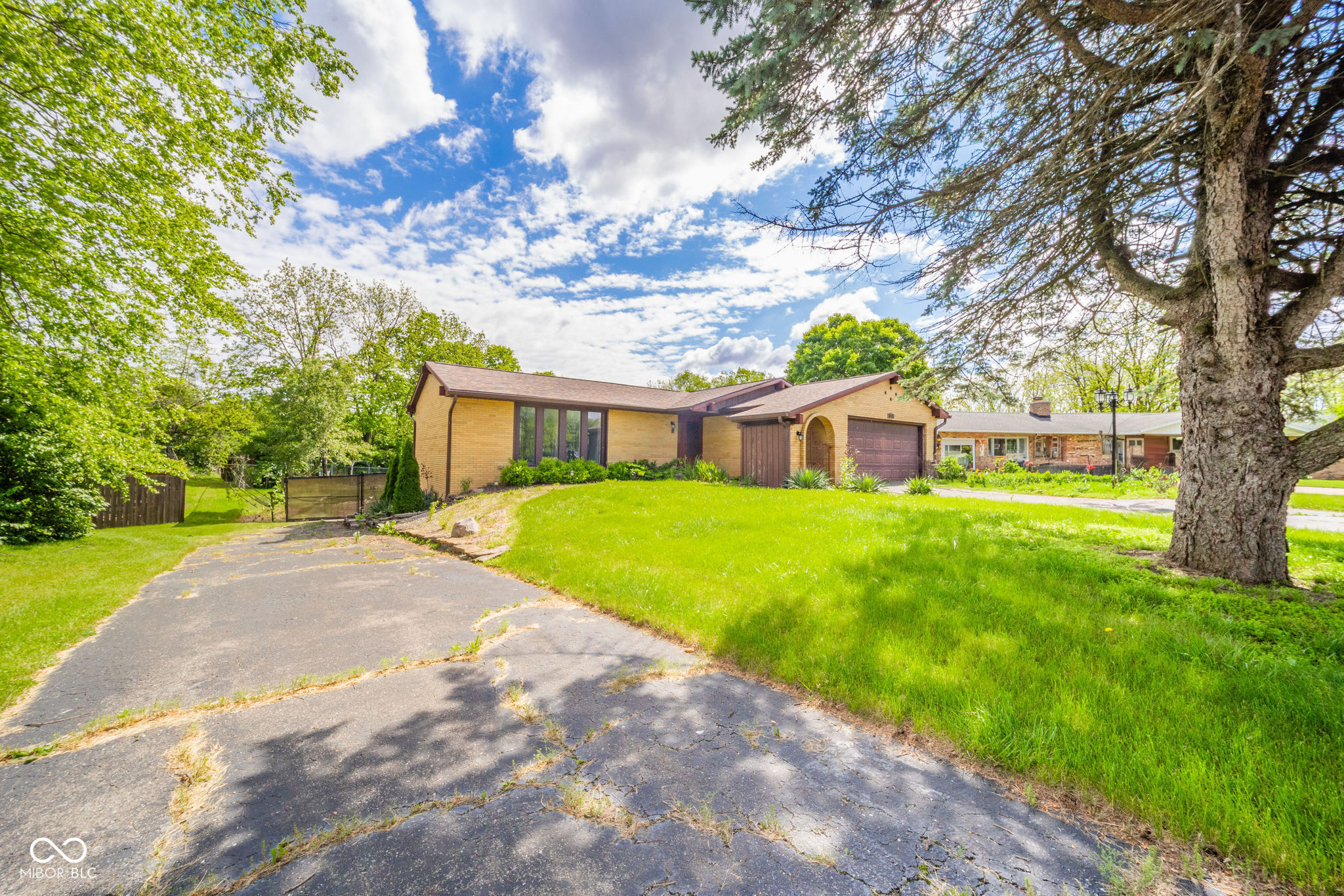 2544 N East Raintree Drive