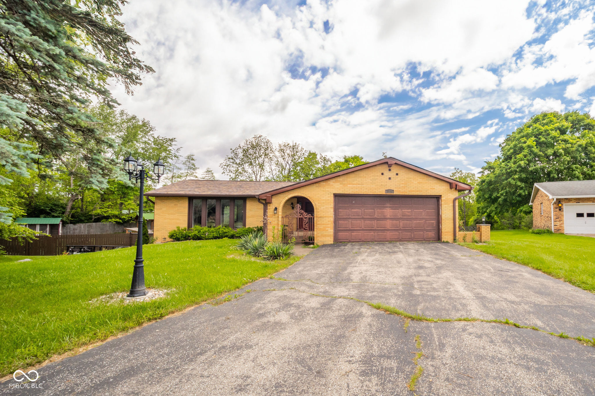 2544 N East Raintree Drive