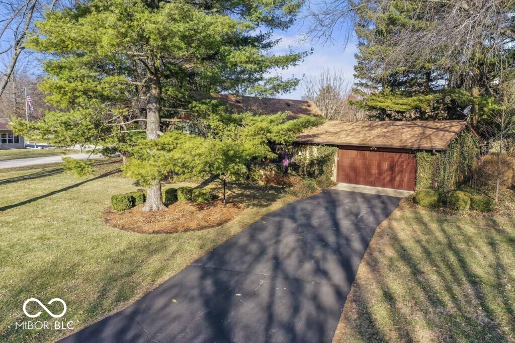 2447 N East Raintree Drive