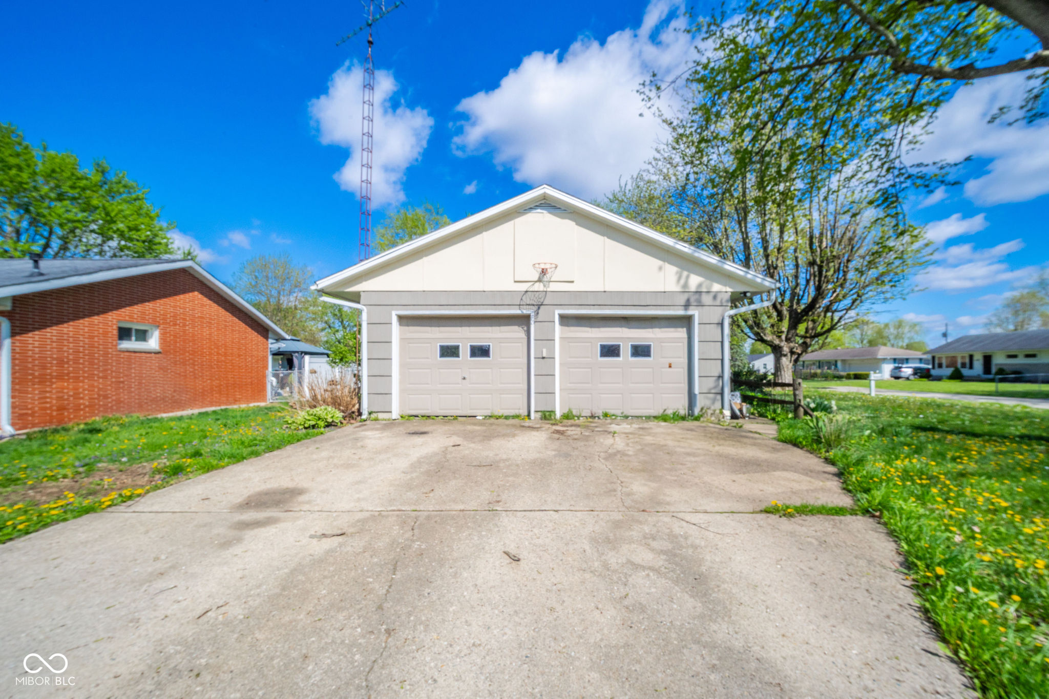 1310 Lynnhurst Drive
