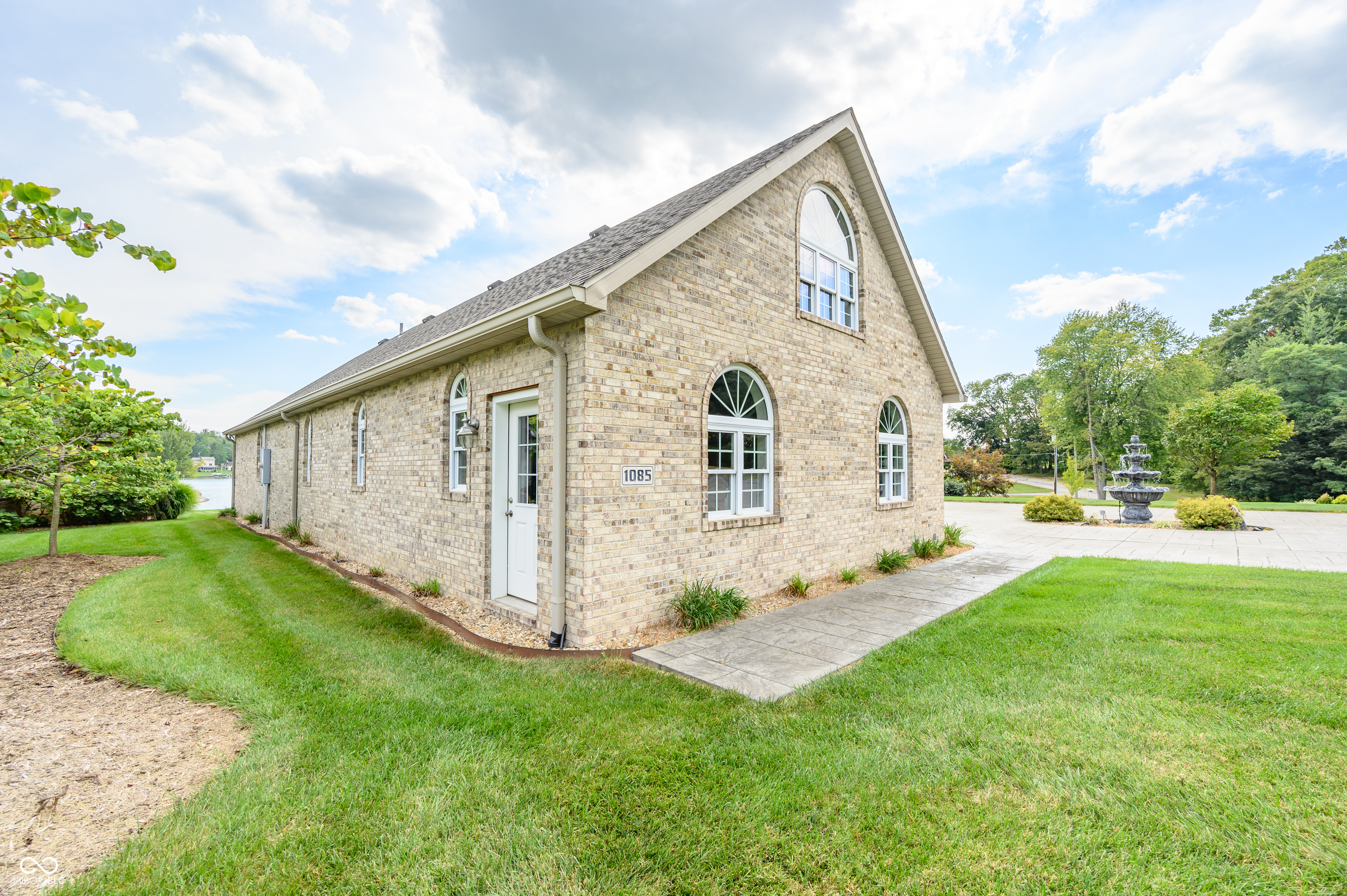 1085 E North Shore Drive