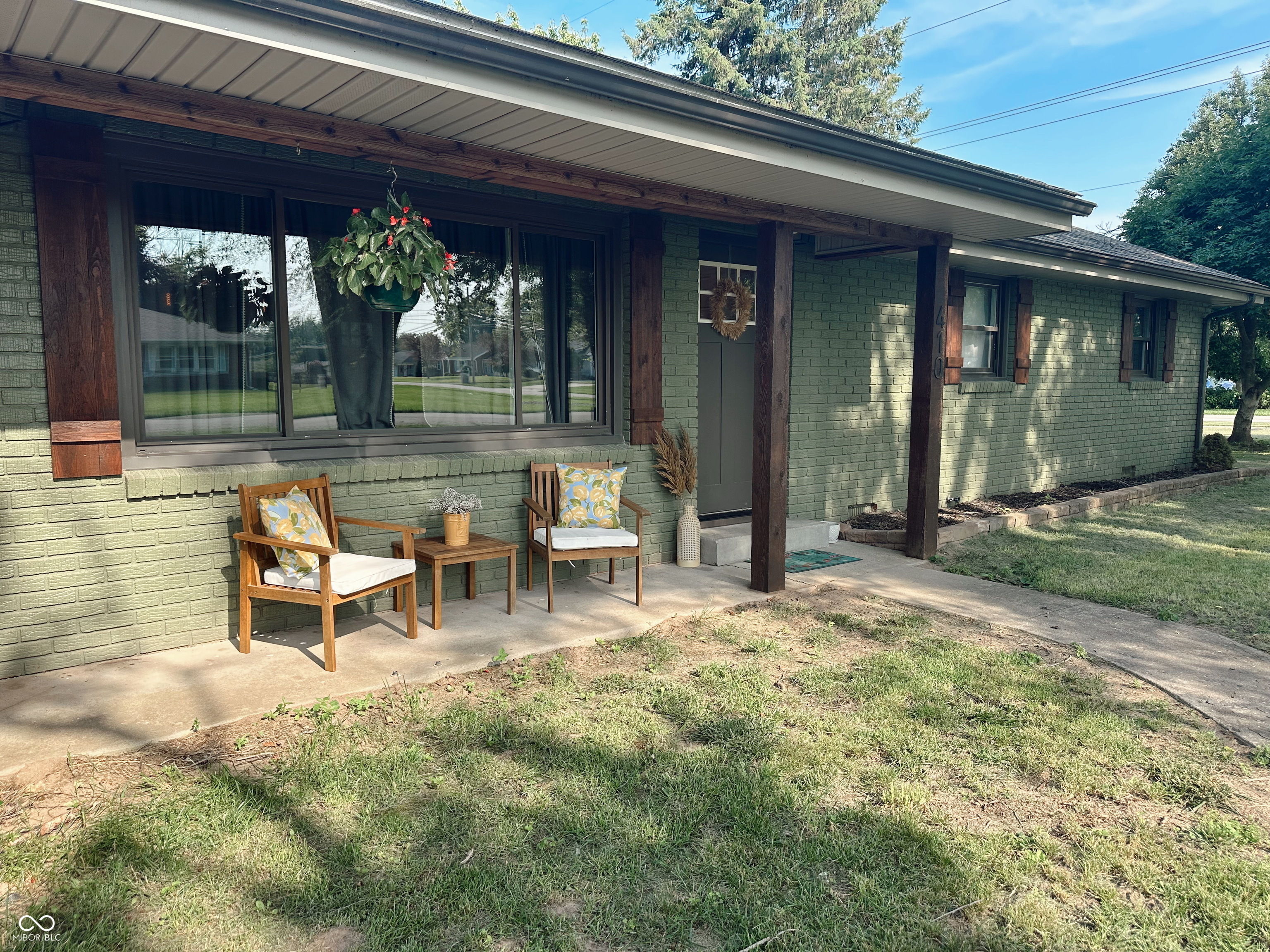 410 Hawthorn Court