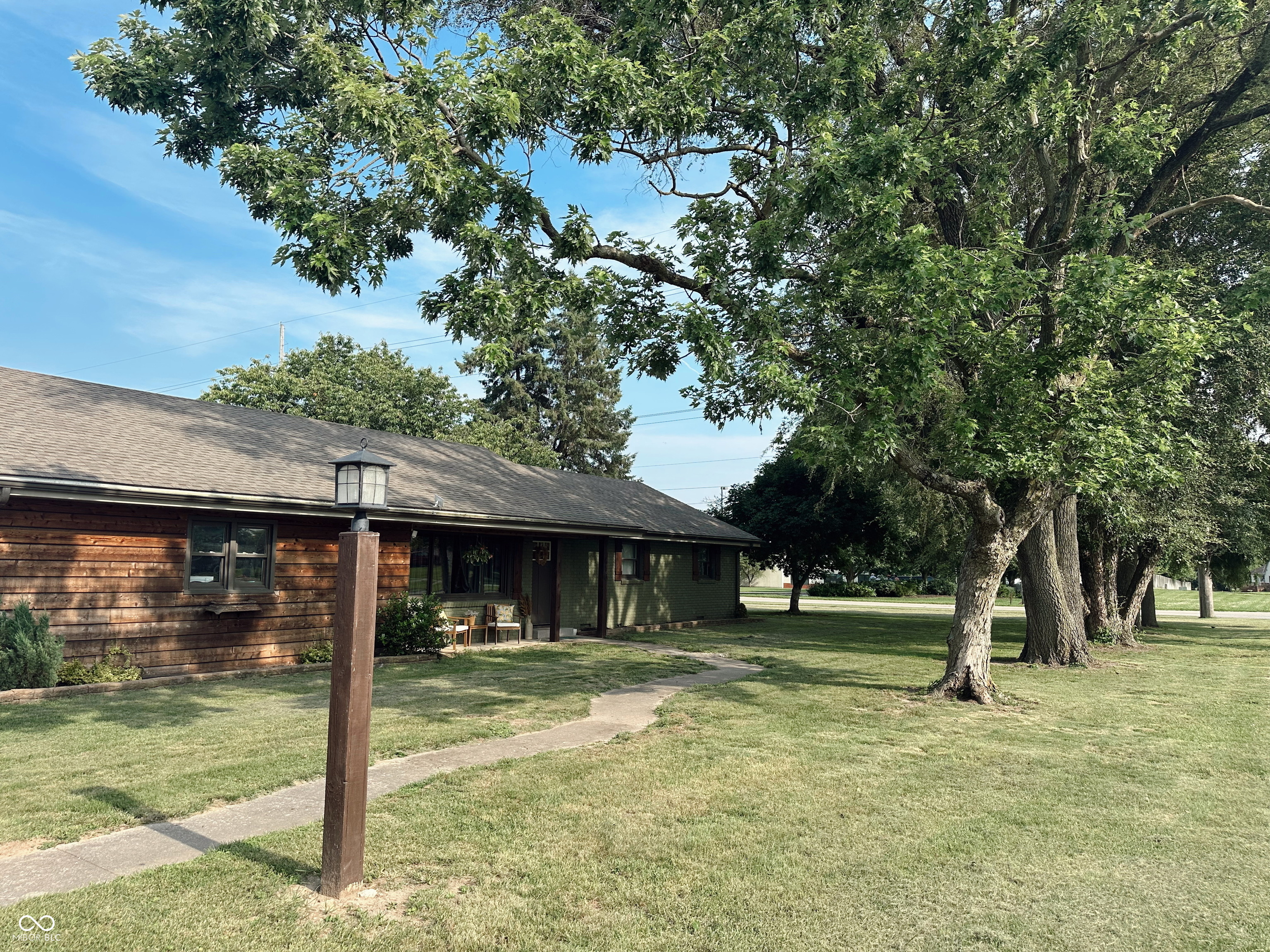 410 Hawthorn Court