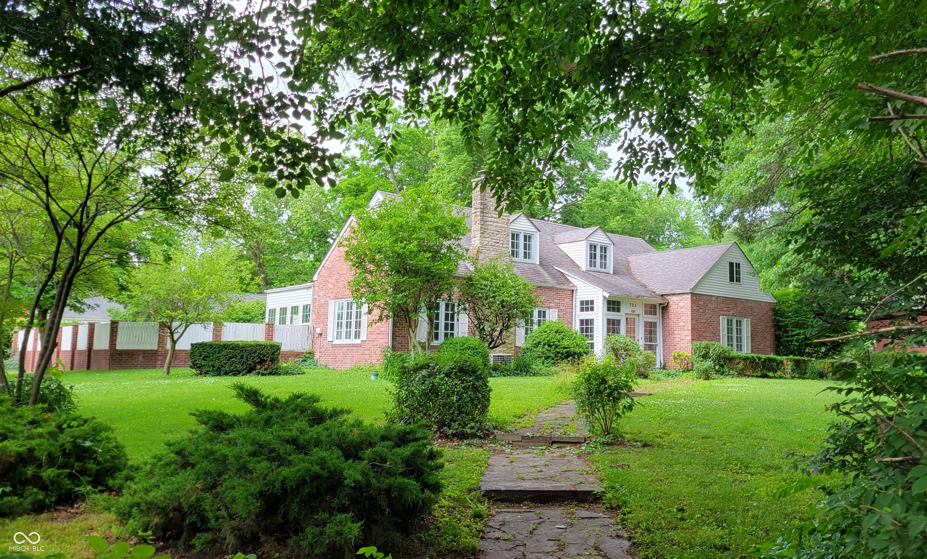 705 W 6th Street