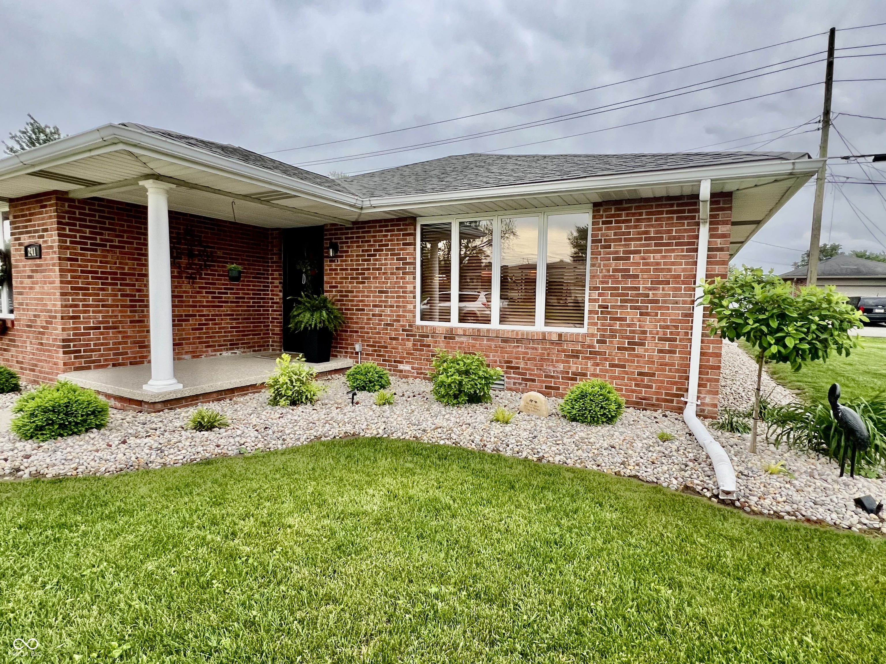 241 W Freeman Avenue