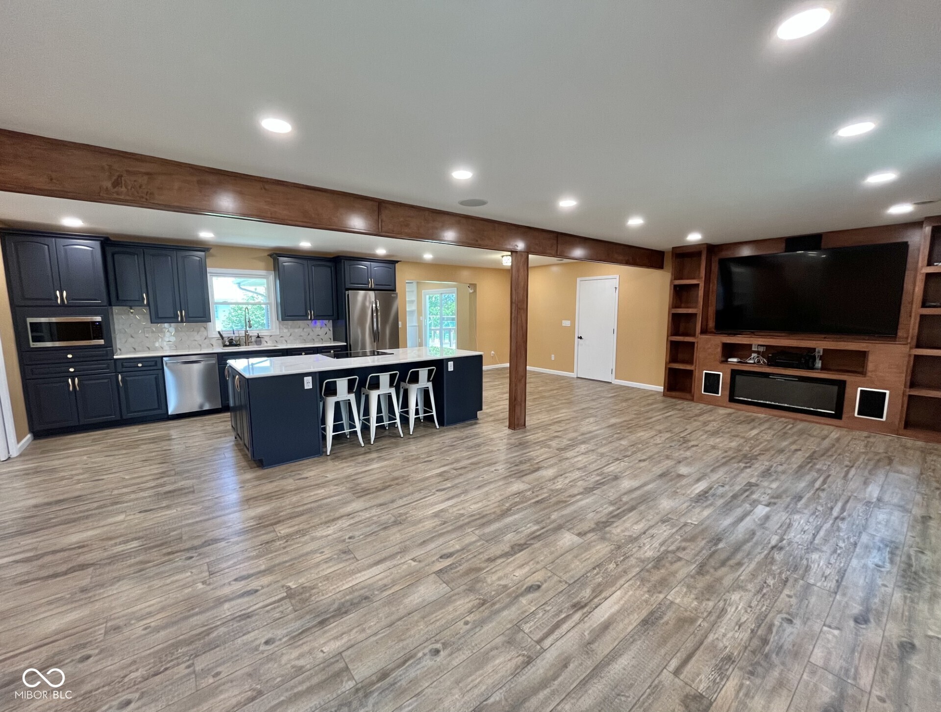 104 Meadowlark W Drive