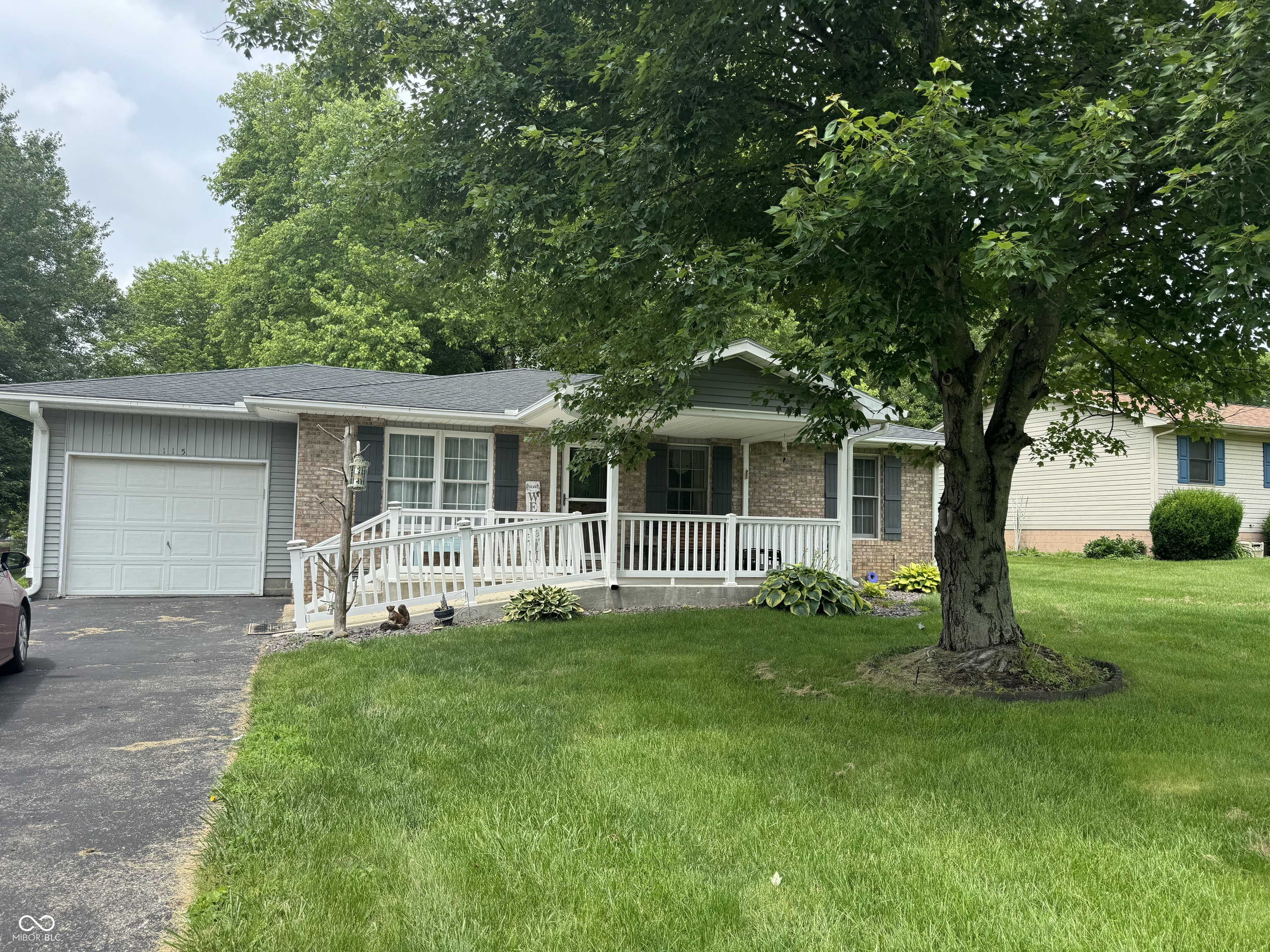115 Flintwood W Drive