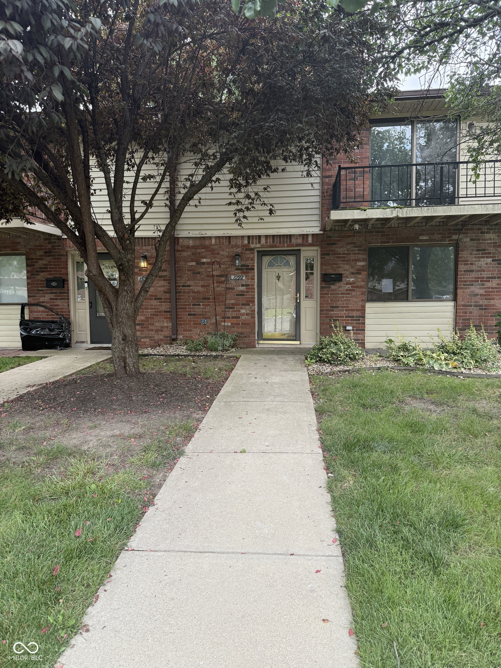 1092 Greenwood Trail W Drive