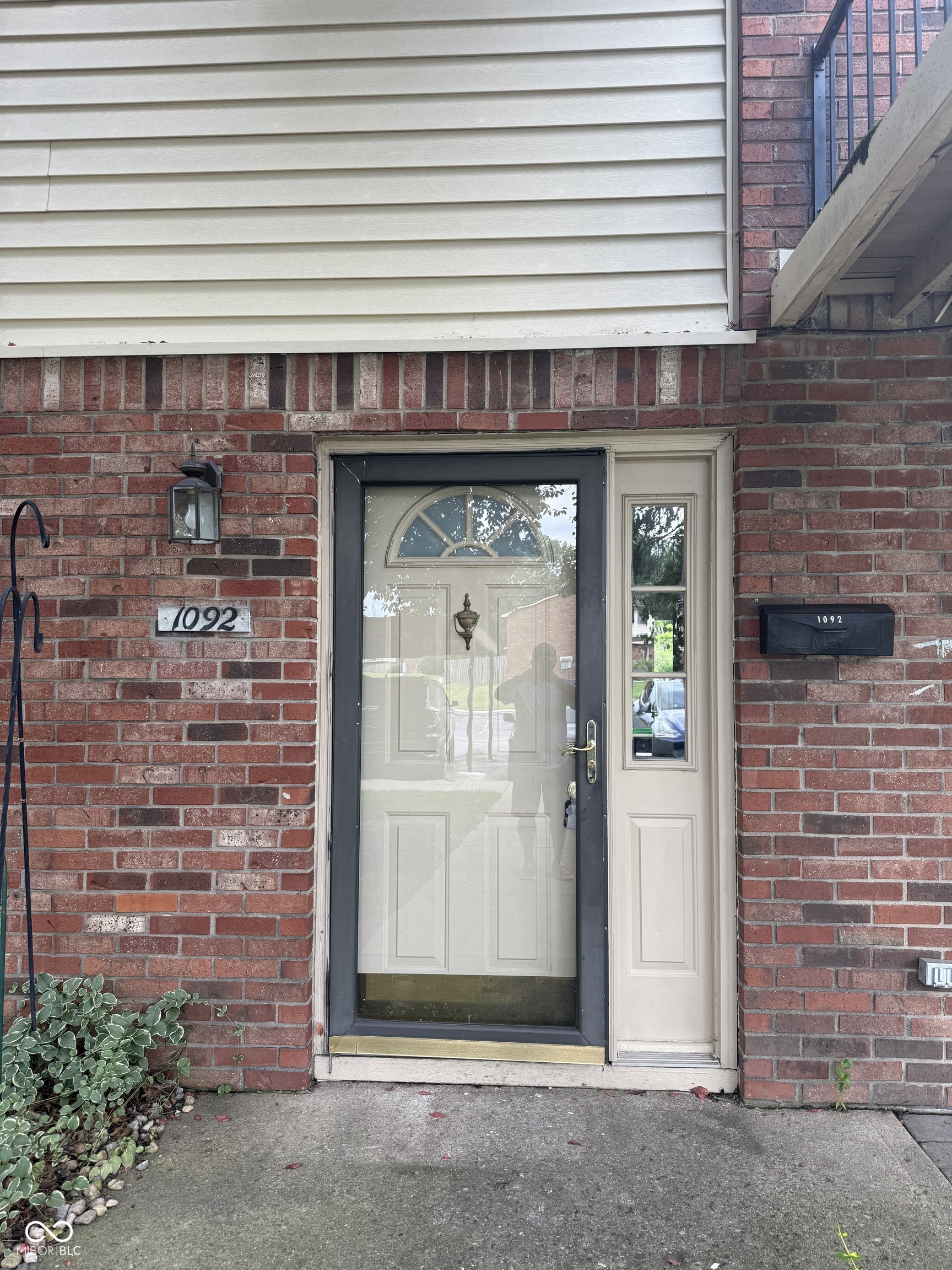 1092 Greenwood Trail W Drive