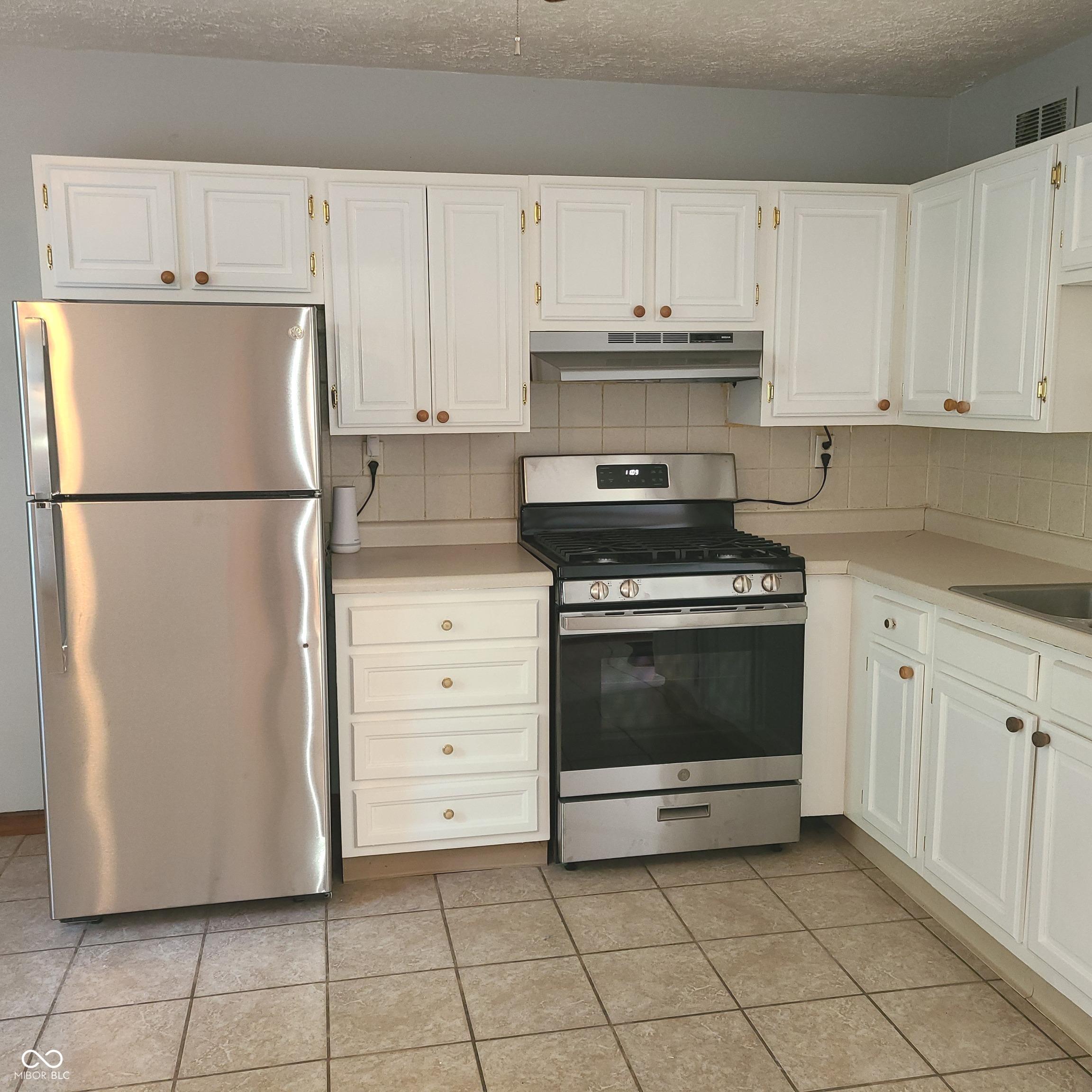 609 E Broadway Drive