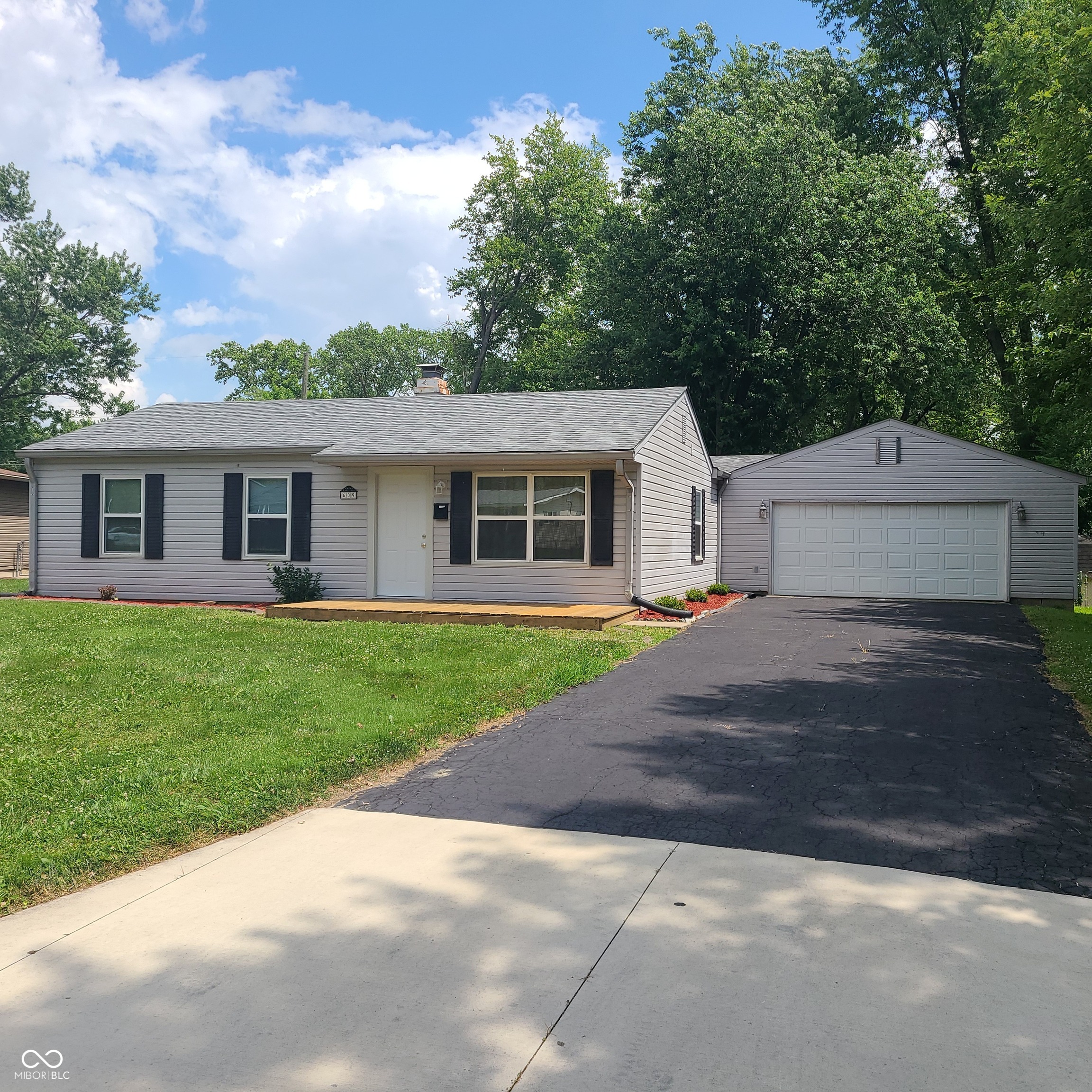 609 E Broadway Drive