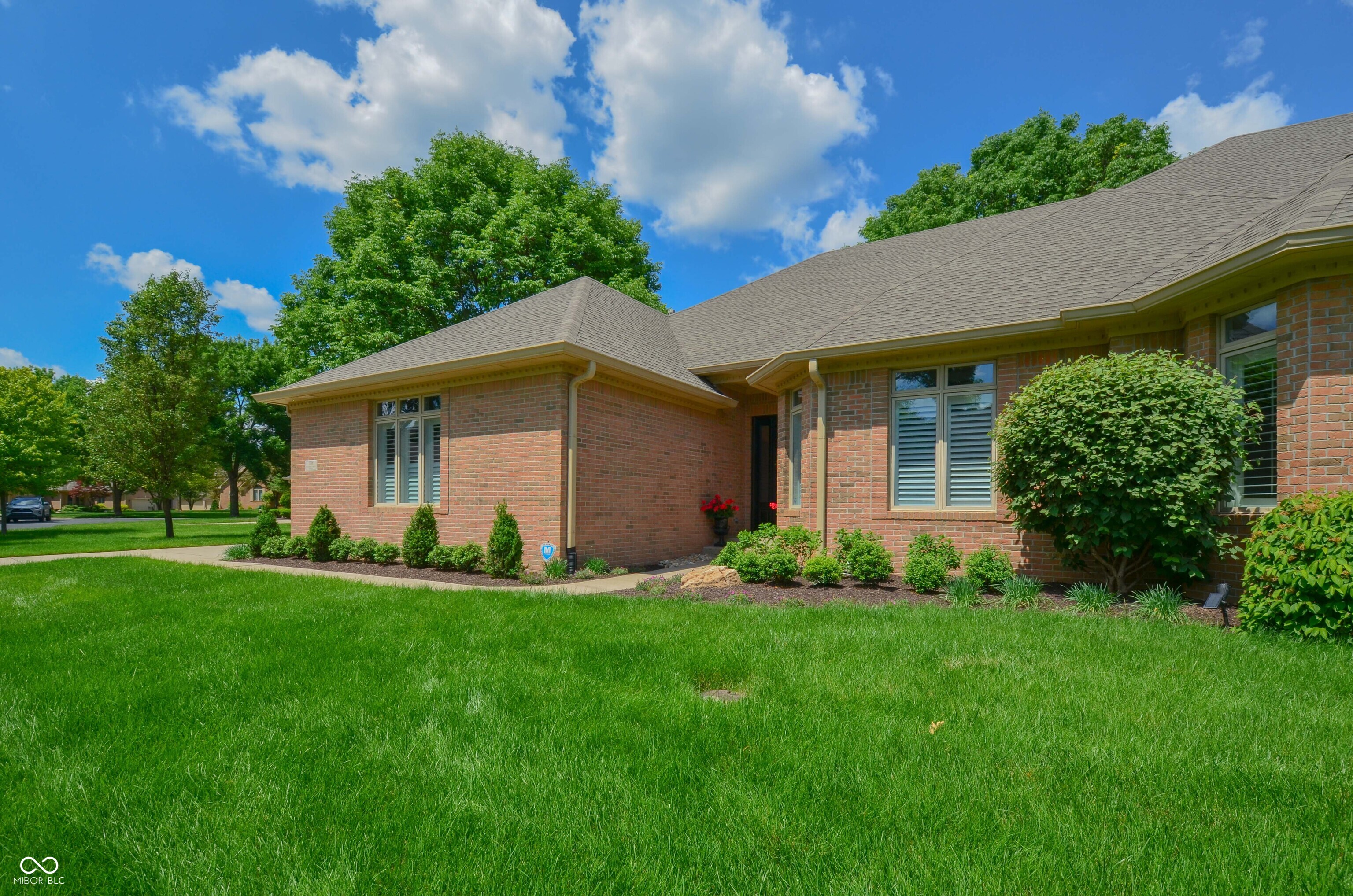 1738 Pathway S Drive