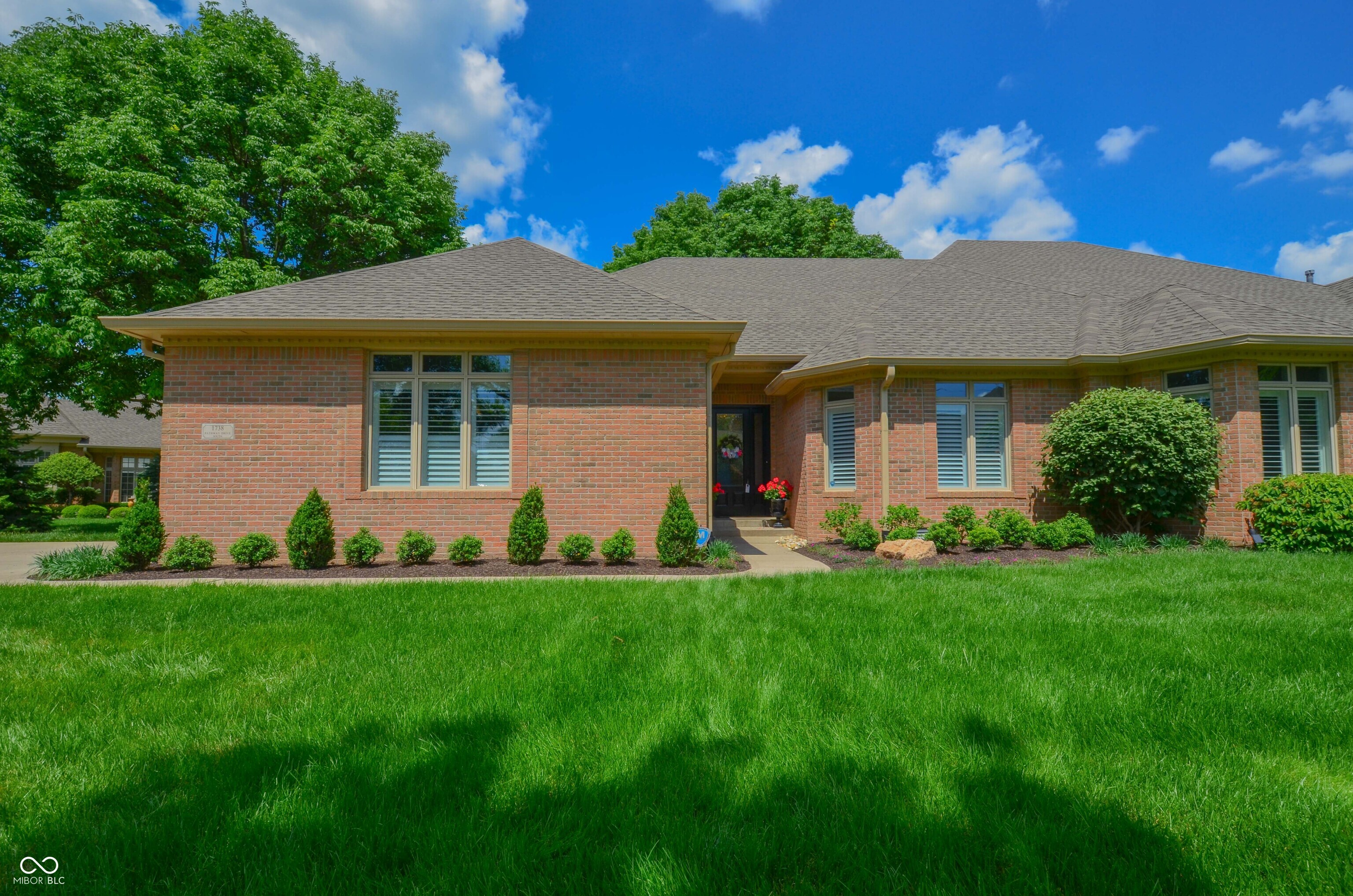 1738 Pathway S Drive