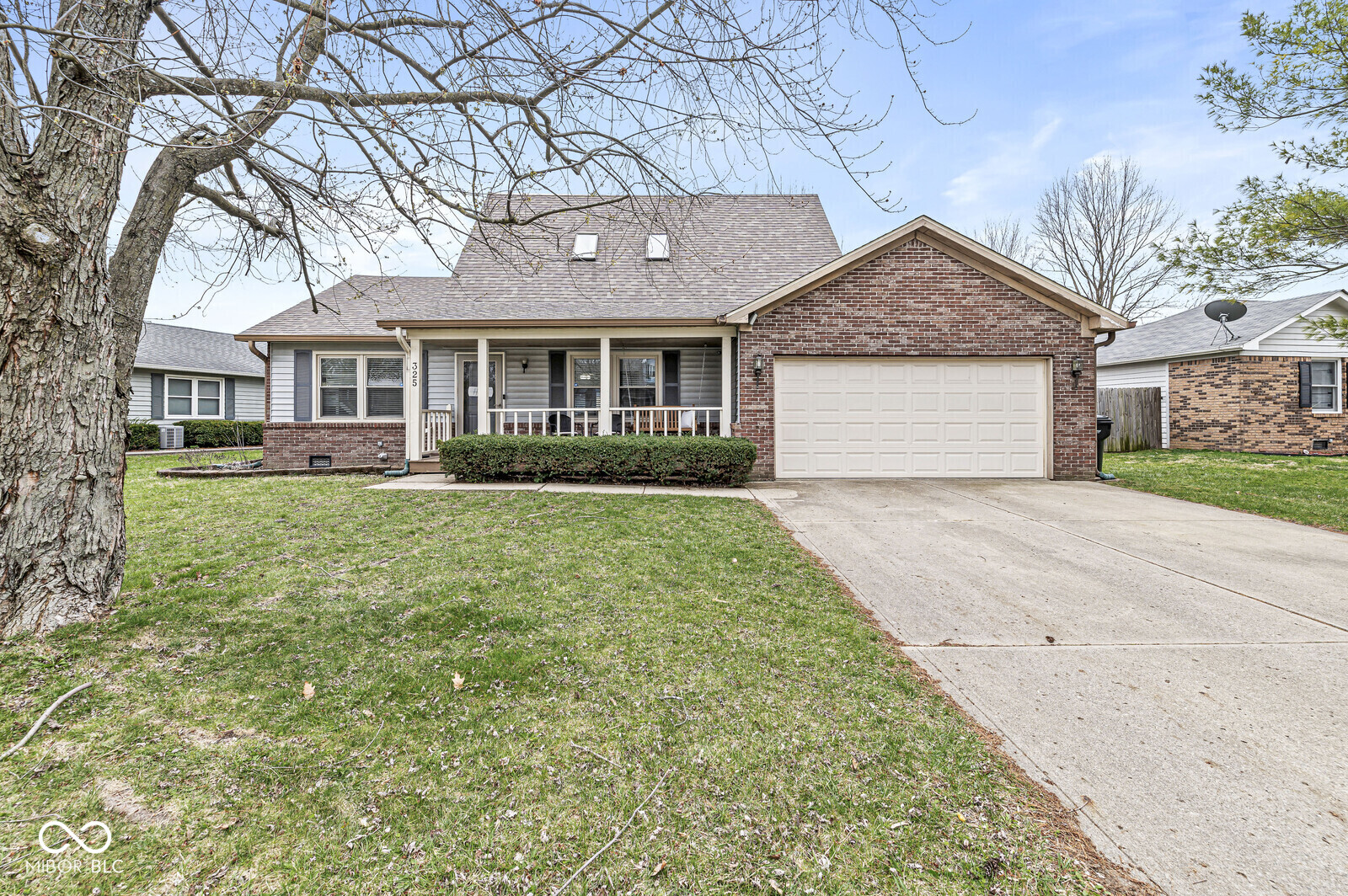 325 St Charles Way