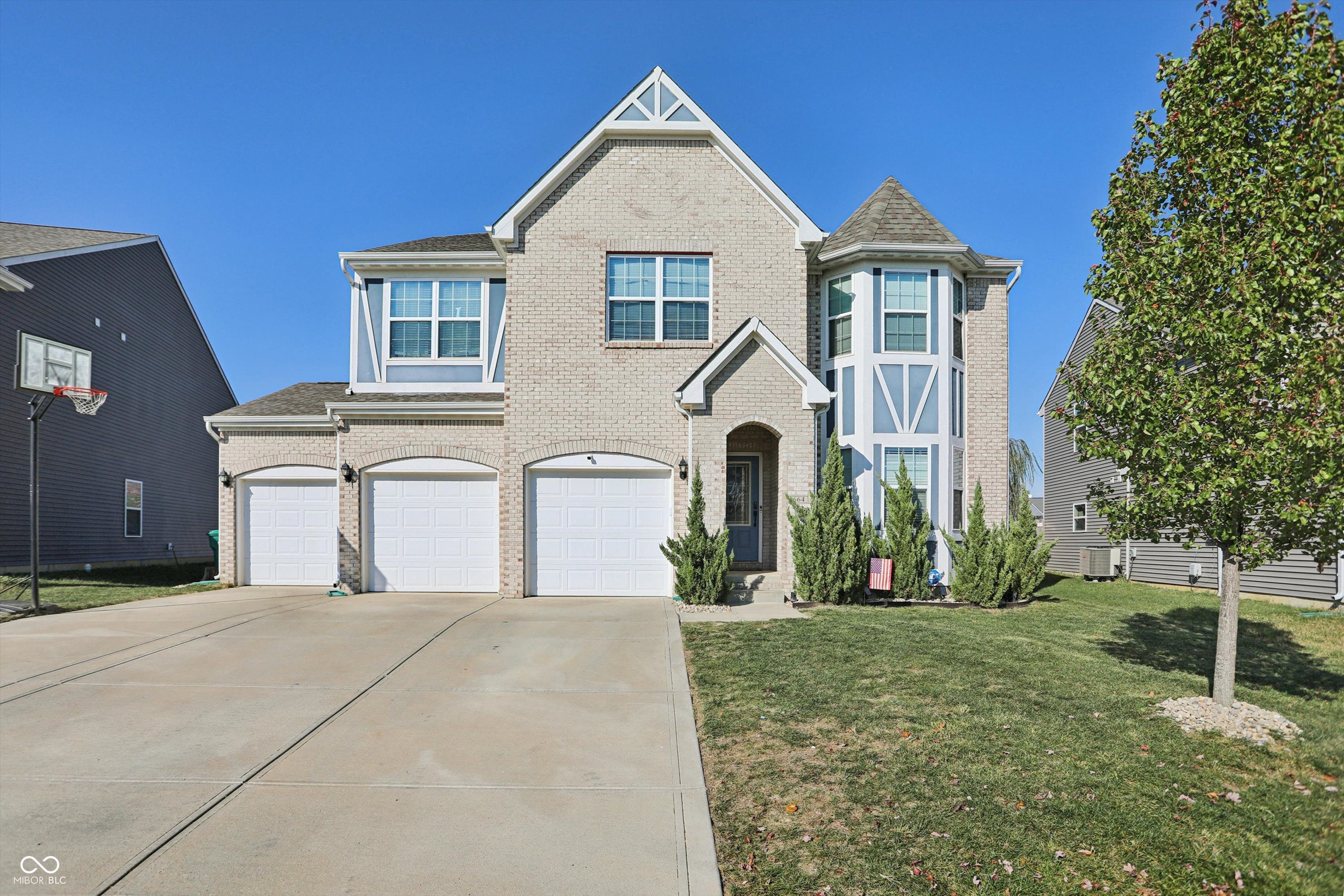 1664 Woodside Circle