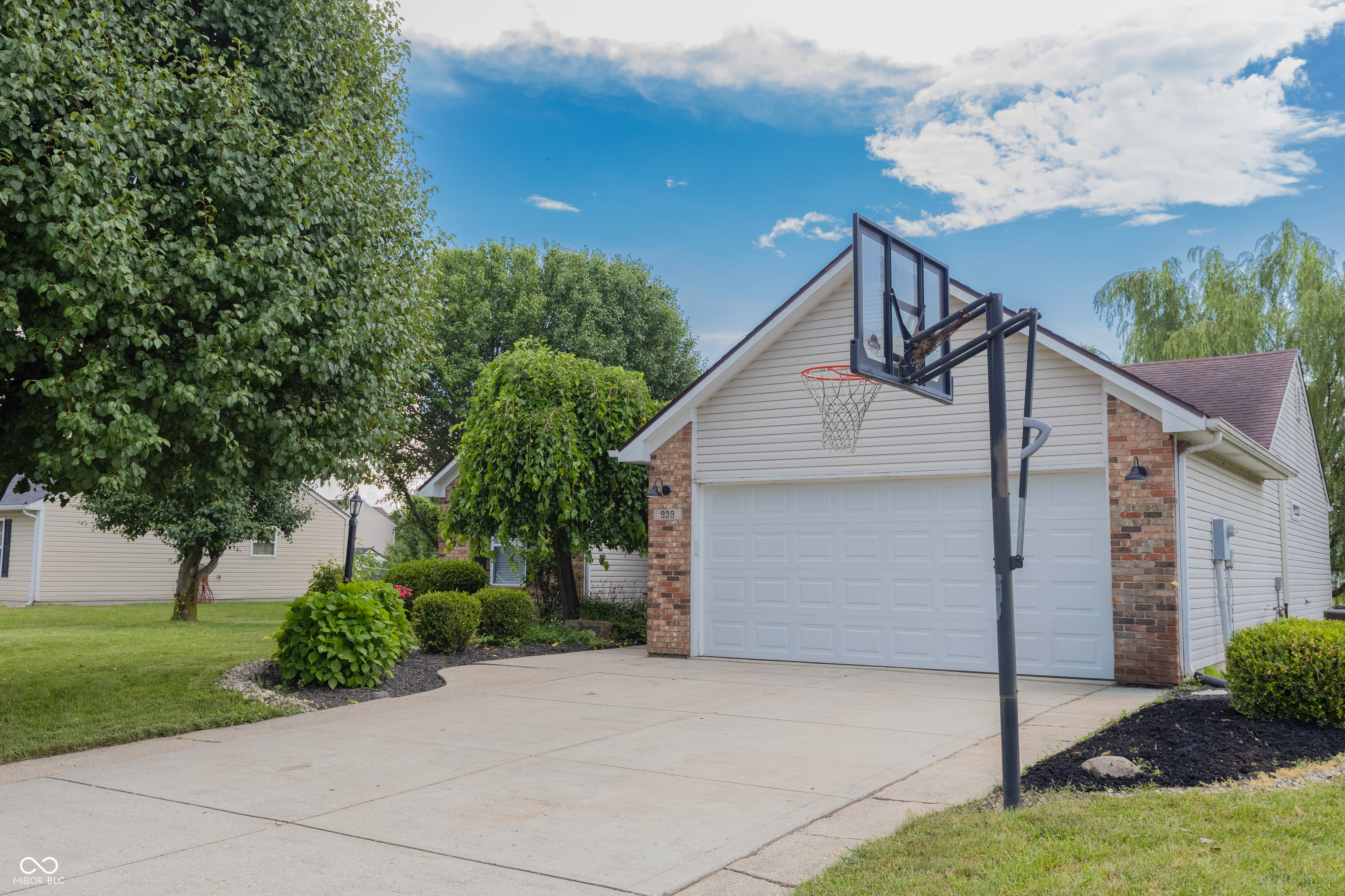 939 Arabian Way