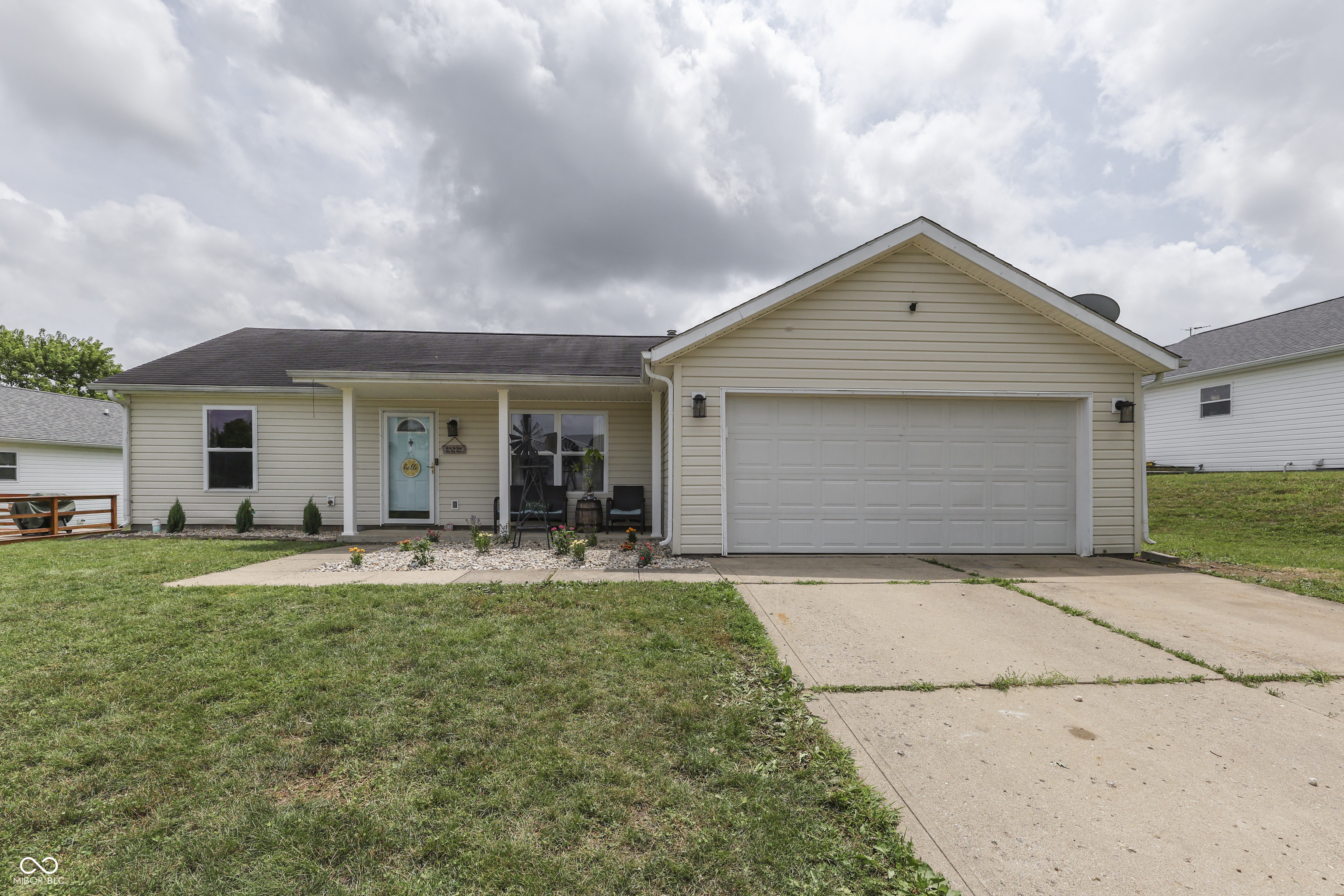 887 E Drybread Lane