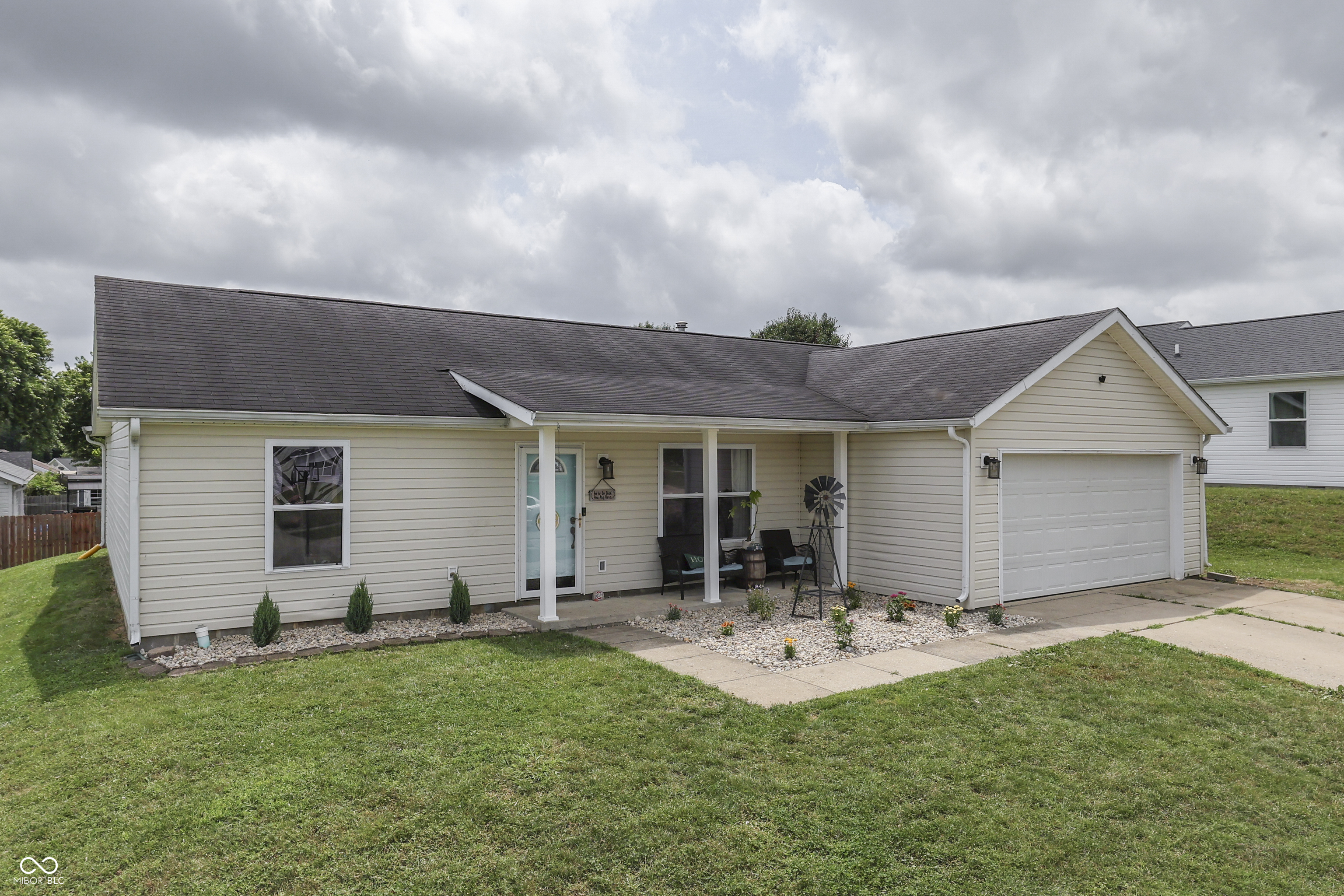 887 E Drybread Lane
