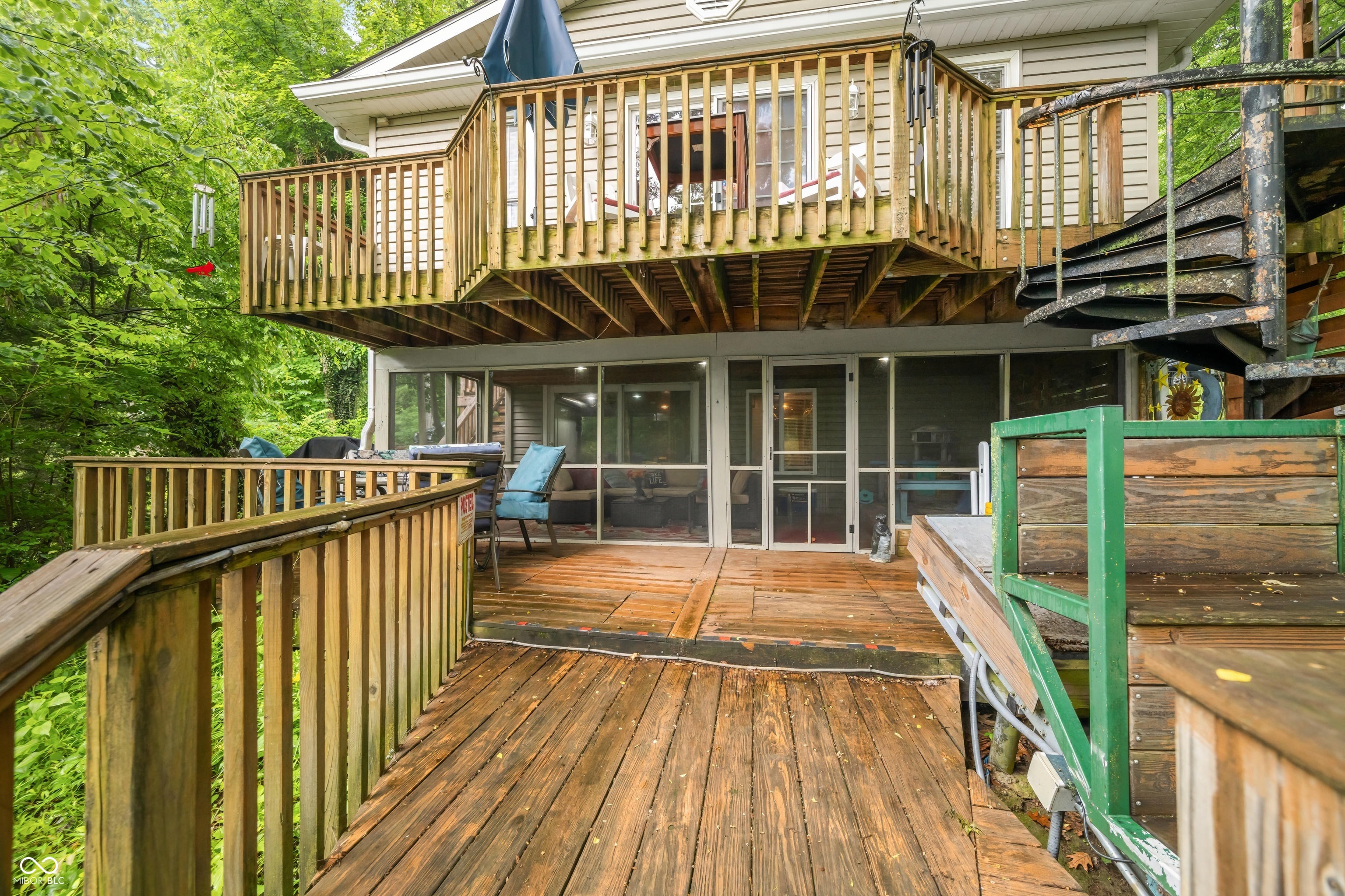 460 W Hinshaw Drive