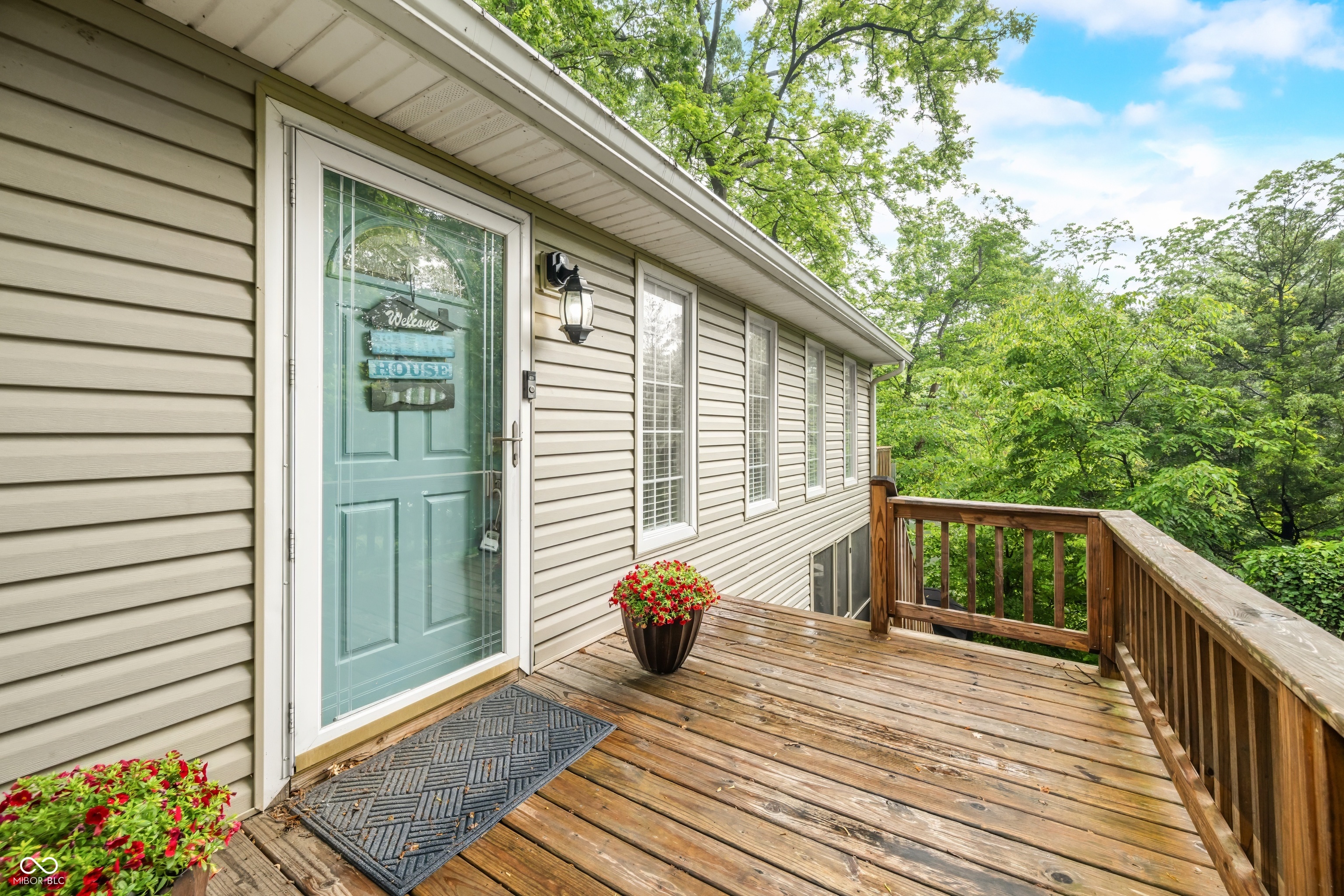 460 W Hinshaw Drive