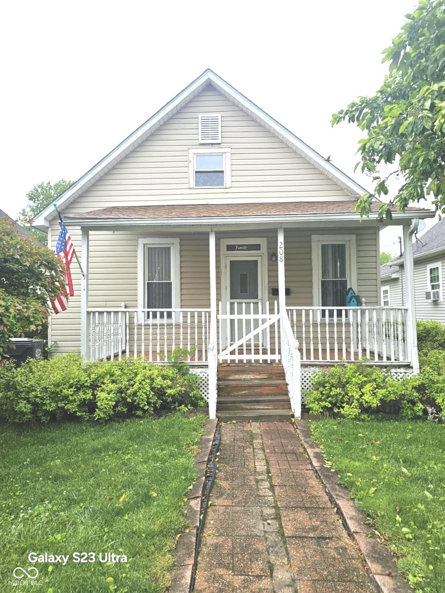 208 E Madison E Street