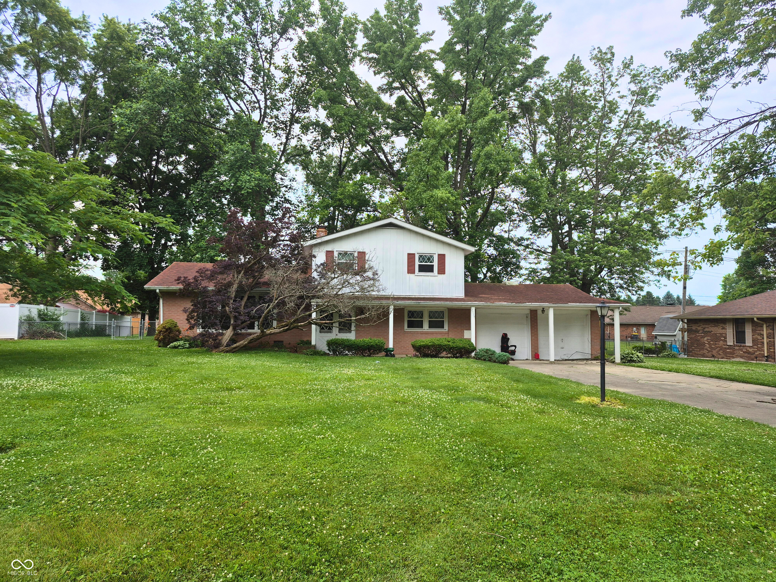 2325 Oakwood Drive