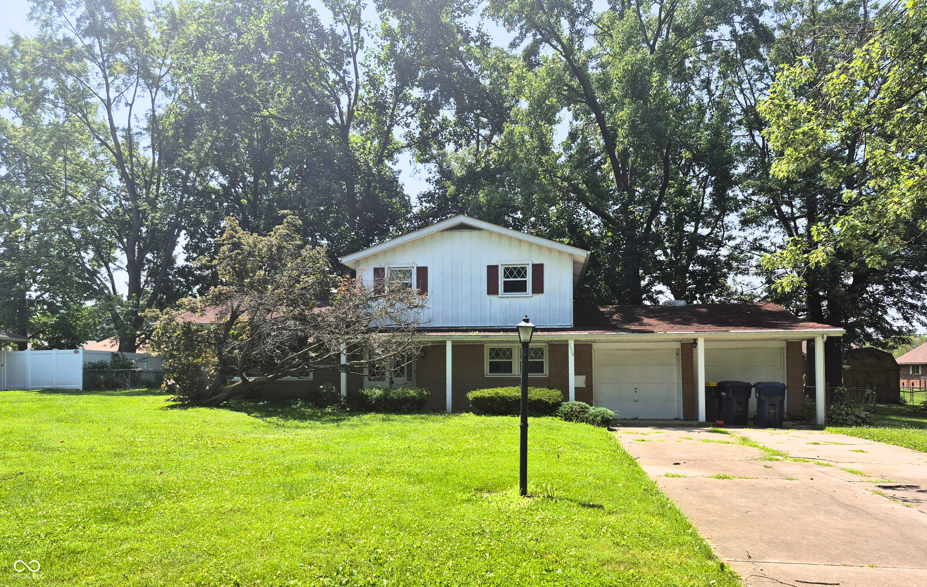 2325 Oakwood Drive