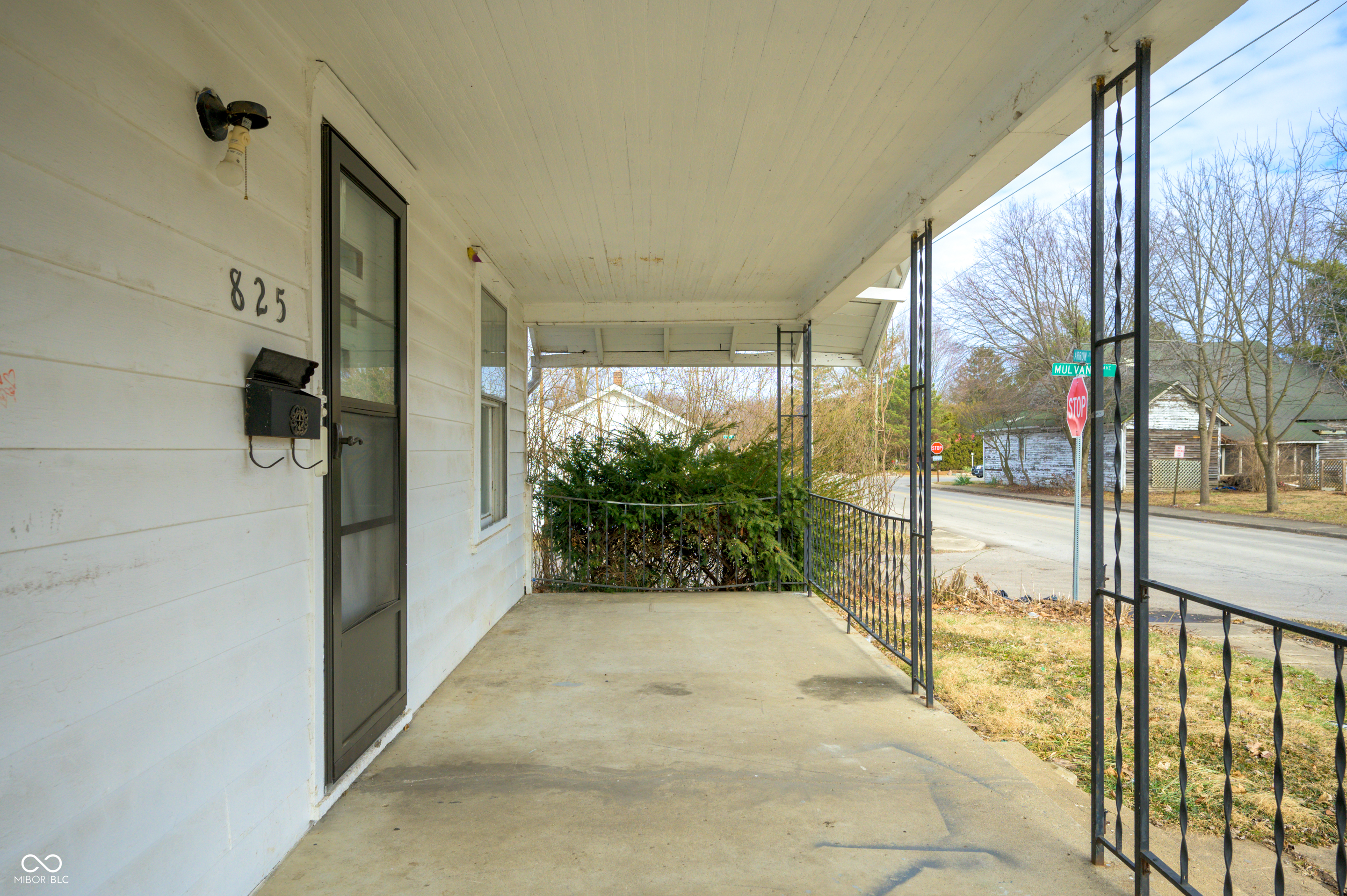 825 Arrow Avenue