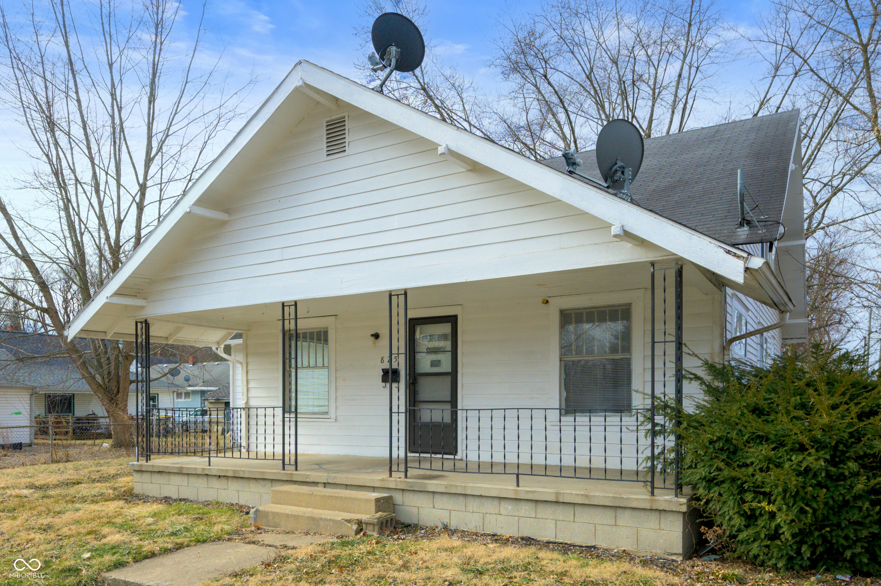 825 Arrow Avenue