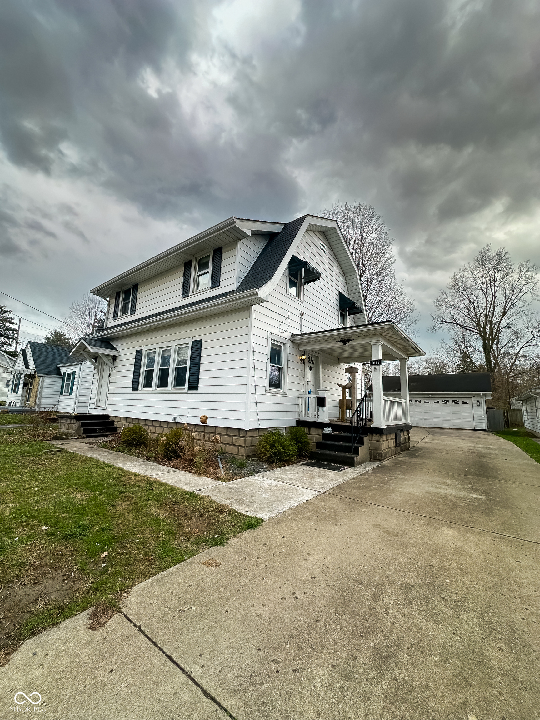 1627 E 8th Street