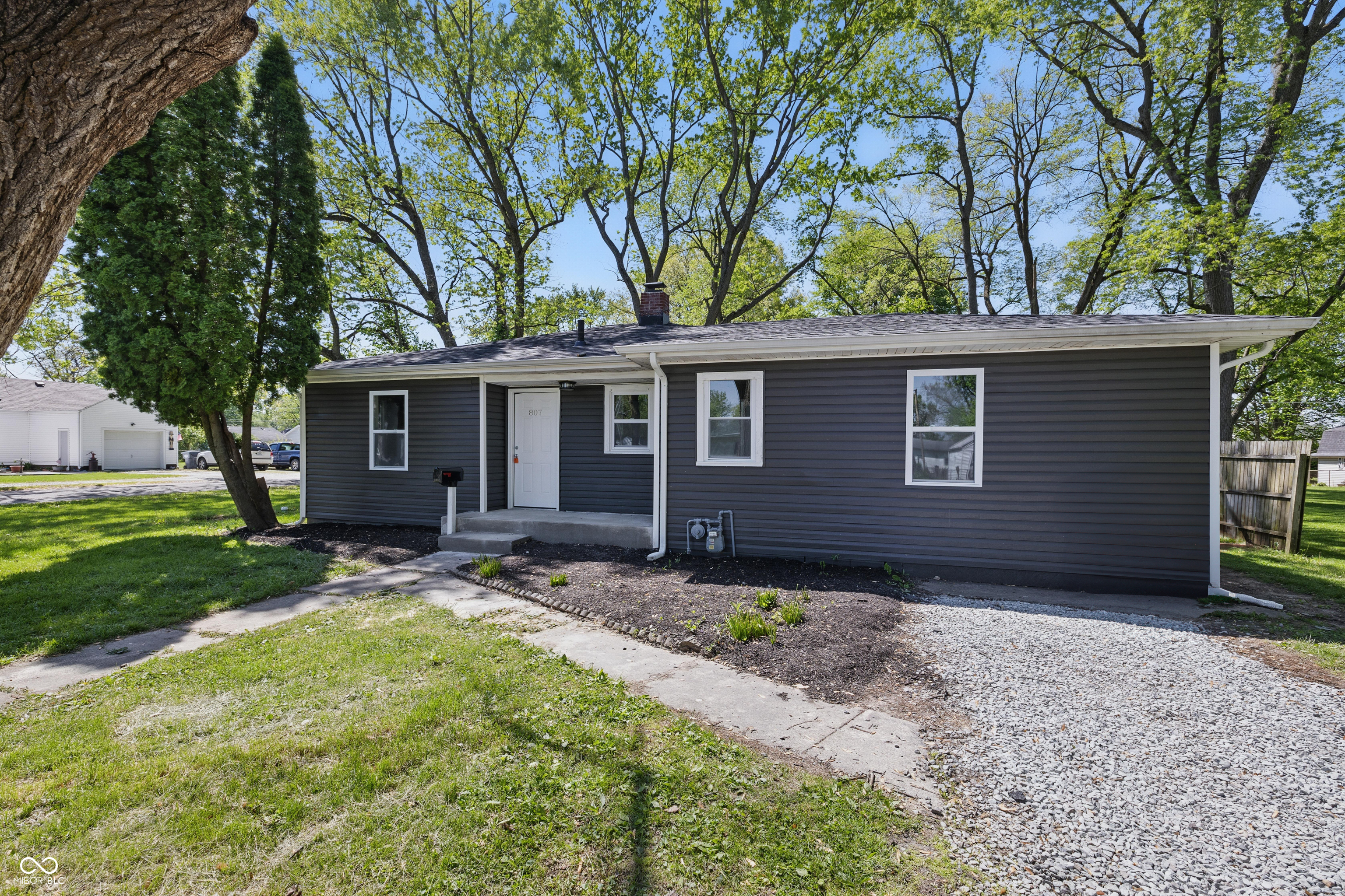807 Vasbinder Drive