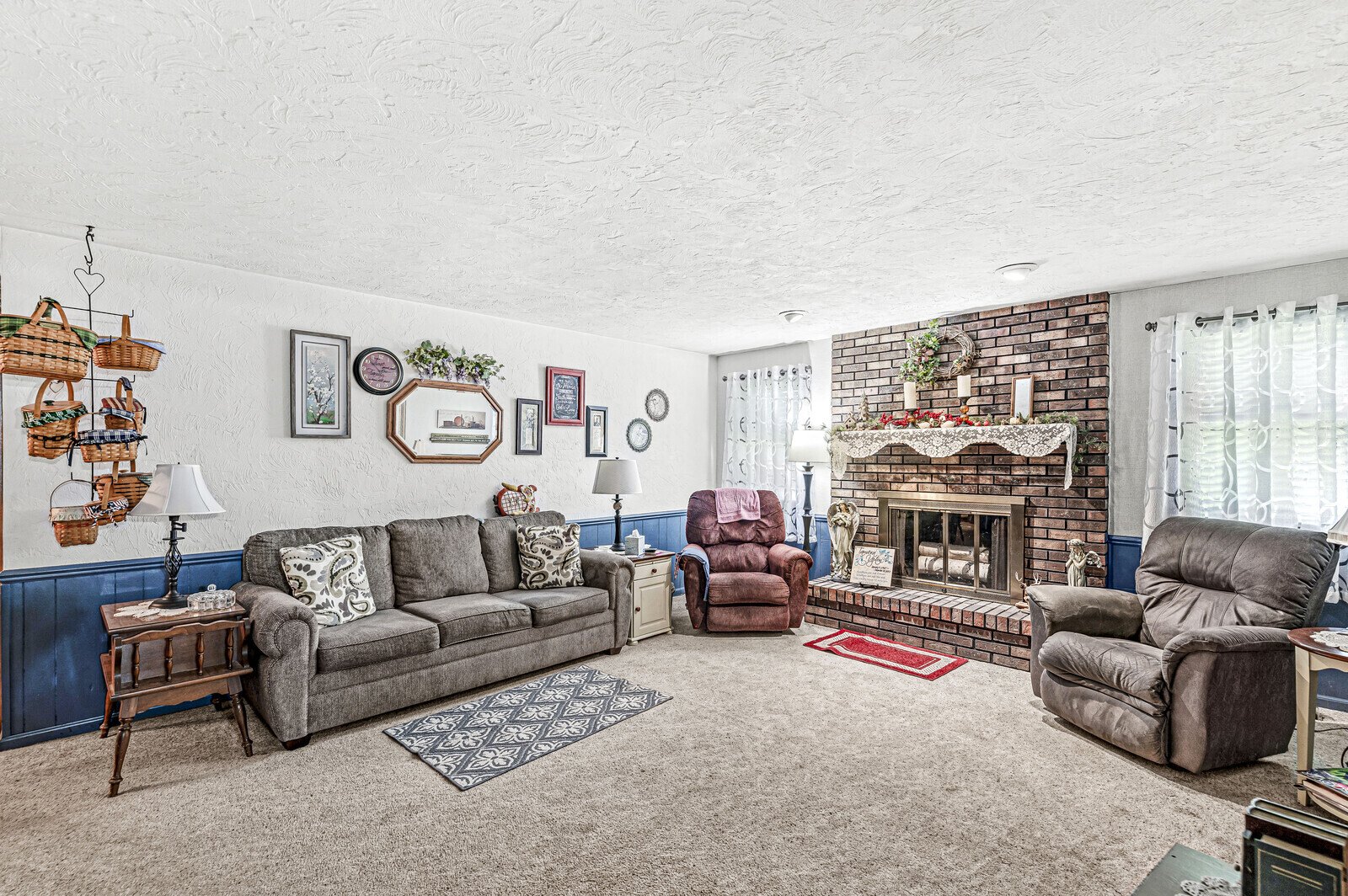 105 W Falcon Run