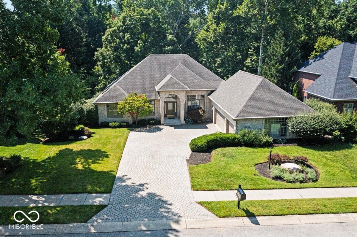 8123 Hunters Place