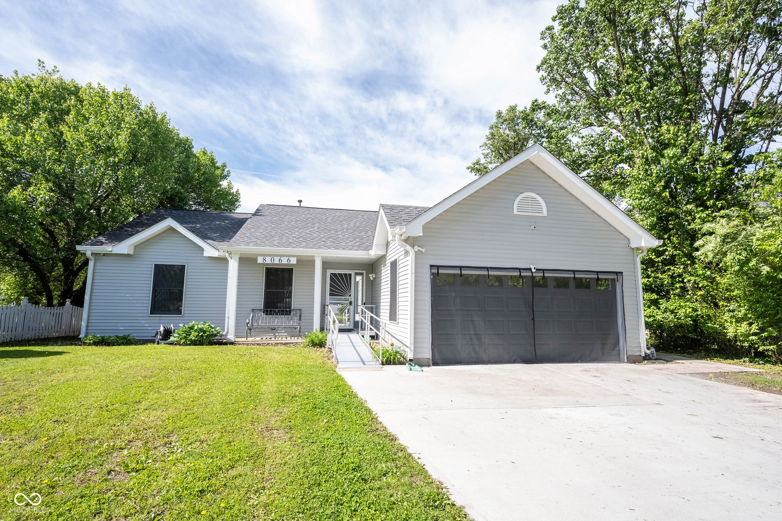 8066 Cardinal cove E Drive