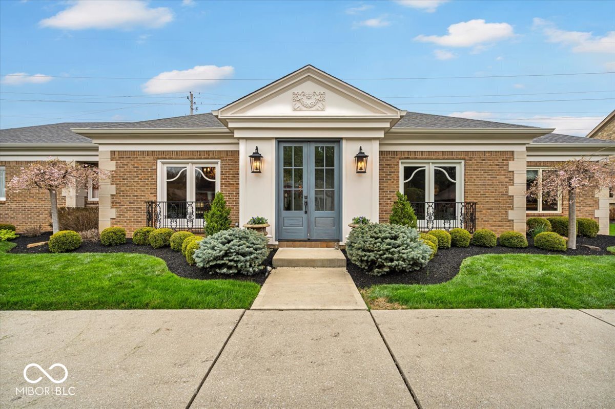 958 Tamarack Cir N Drive