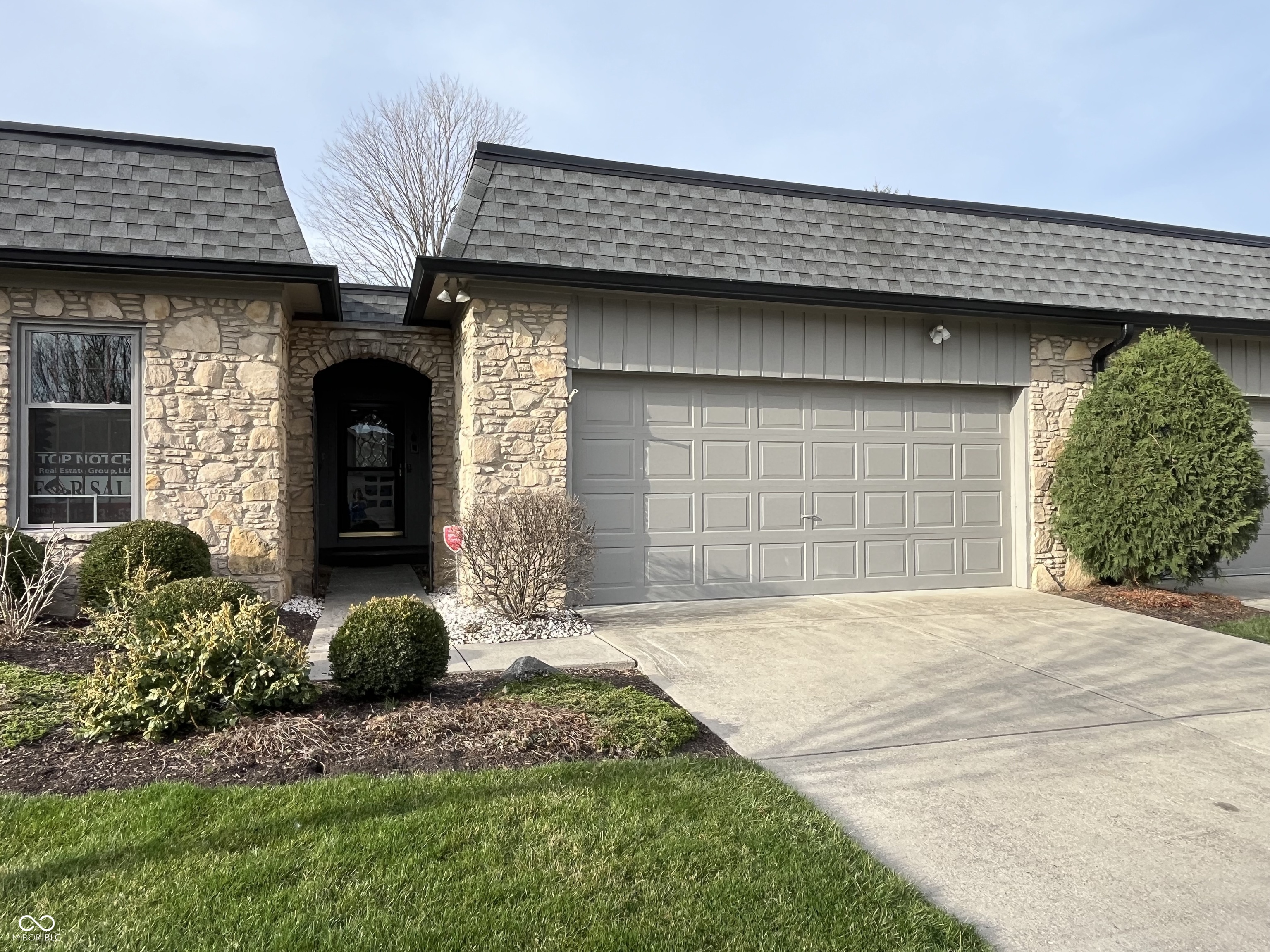 1054 Carters Grove