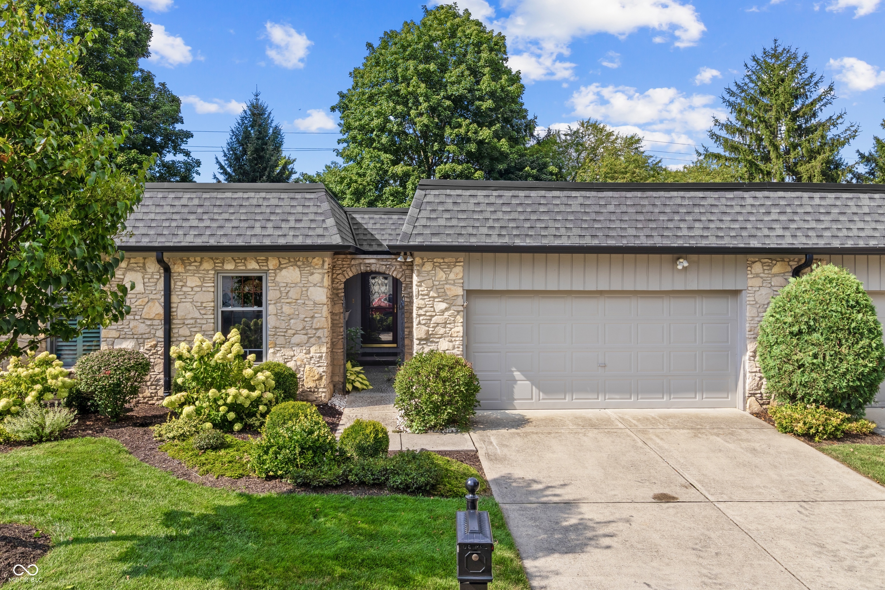 1054 Carters Grove