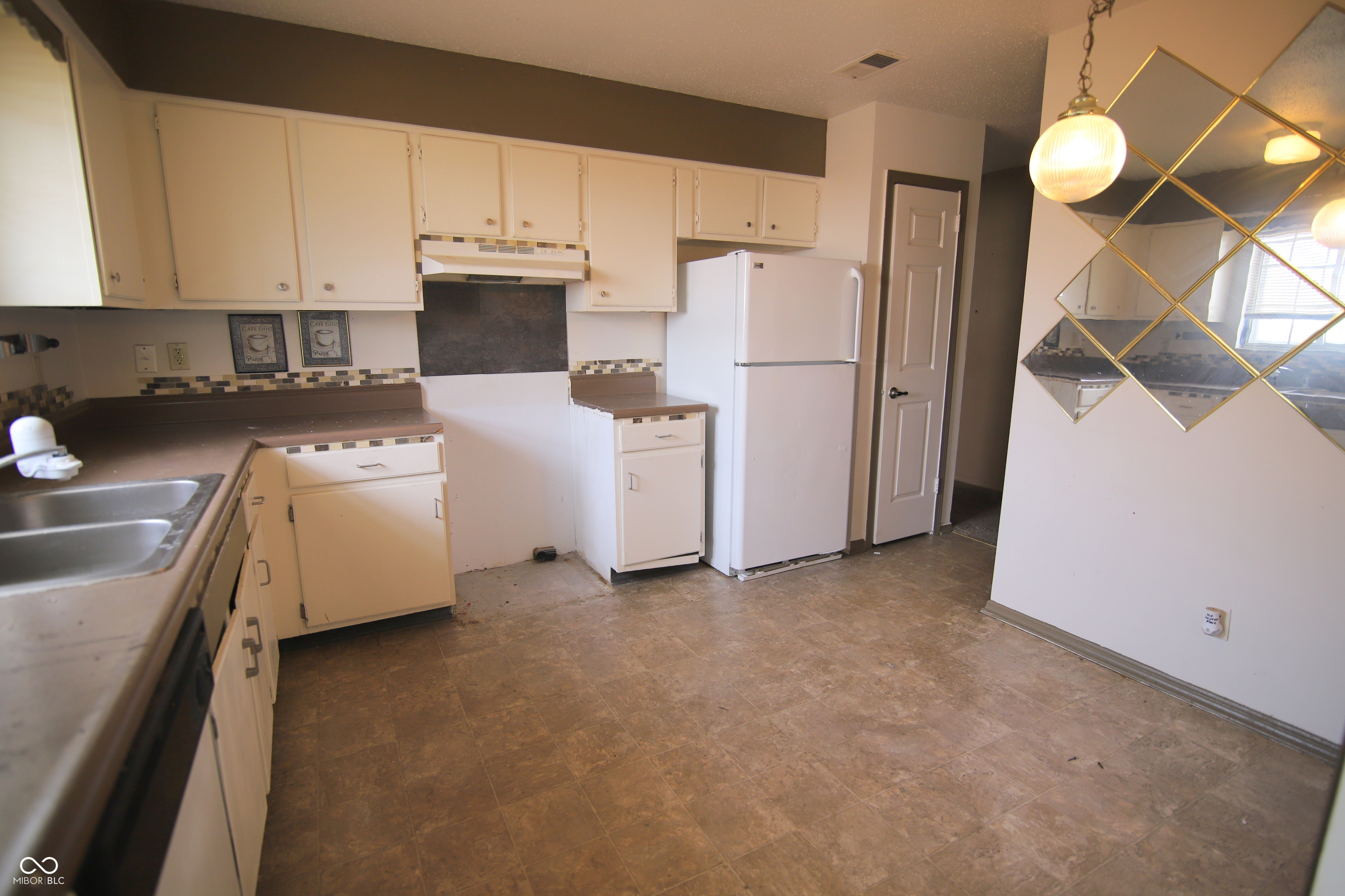 928 Hoover Village Drive