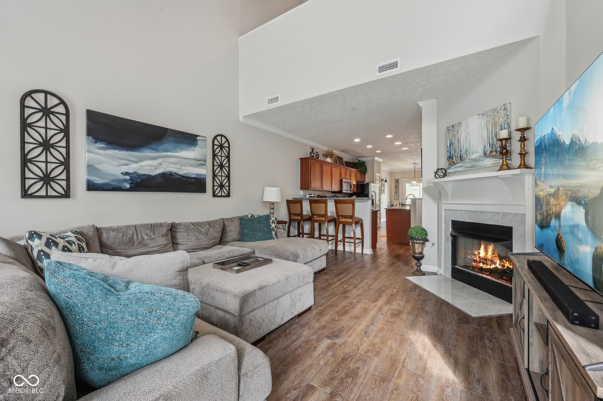 6595 Reserve Drive