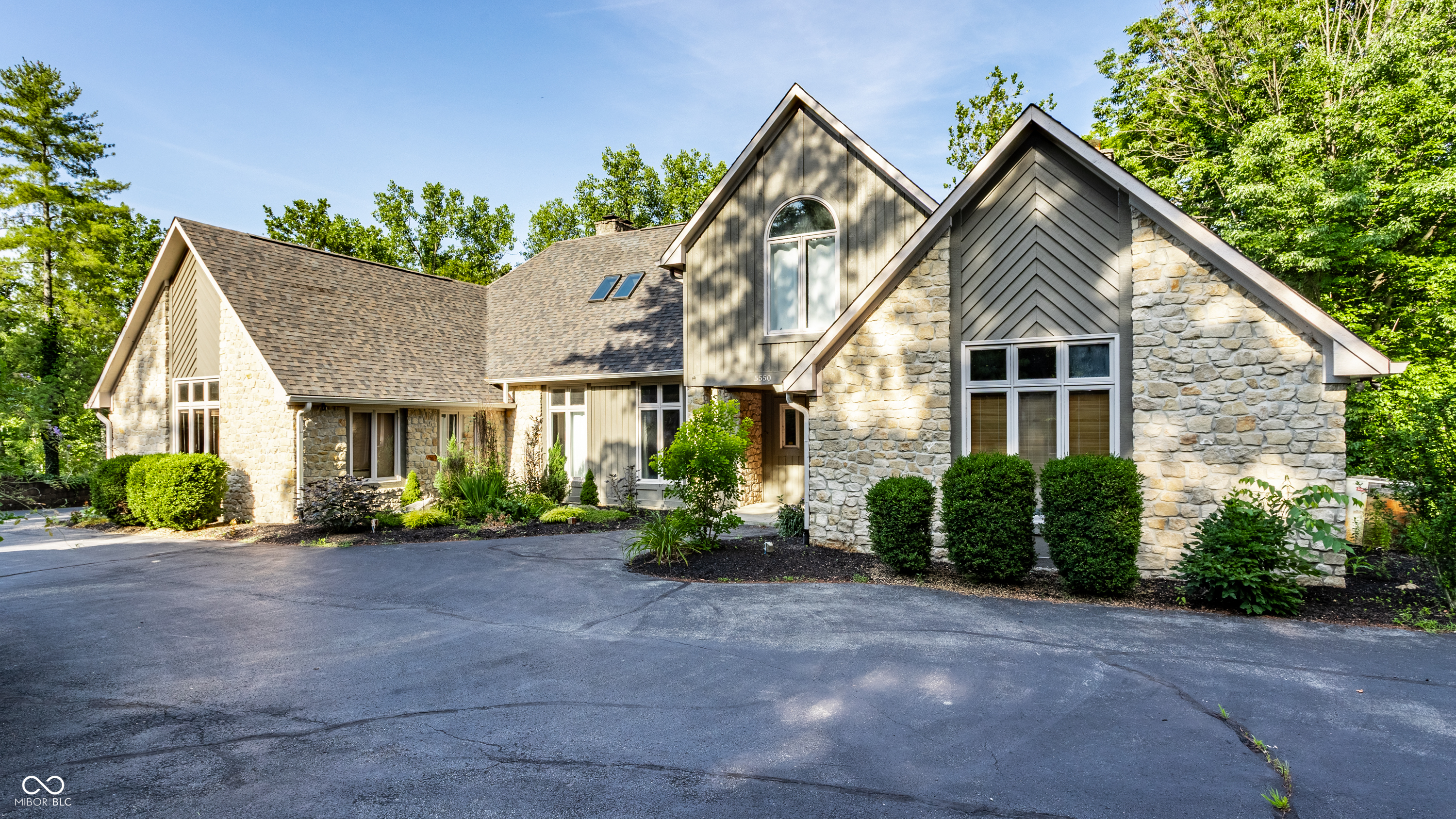 5550 Bay Colony Lane