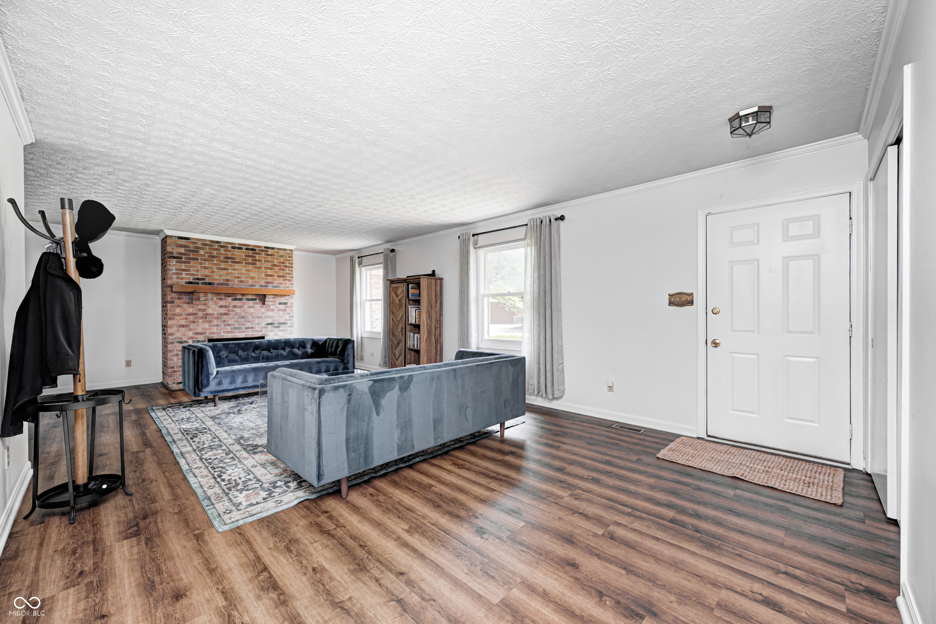 6005 Apache Drive