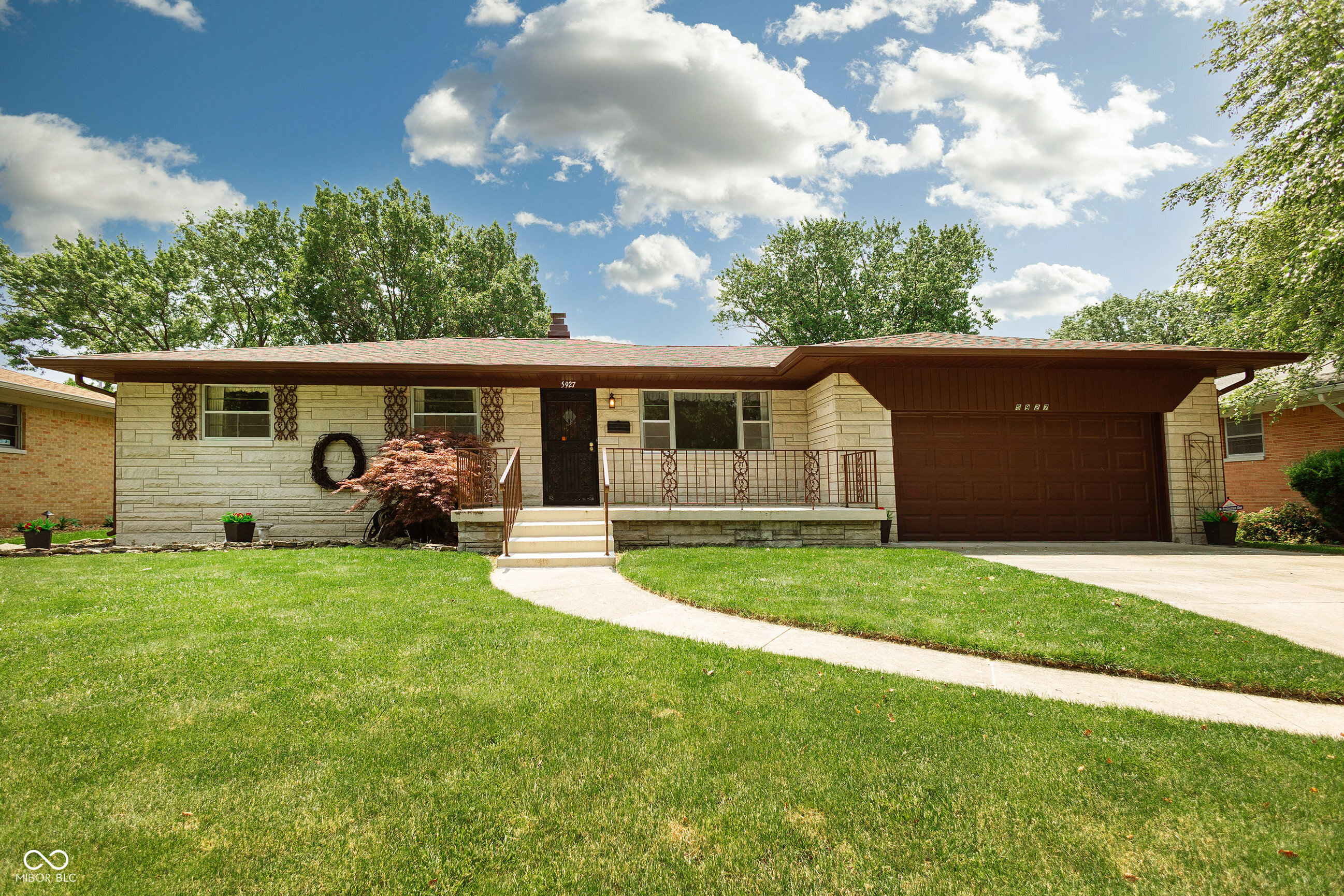 5927 Meadowood Drive