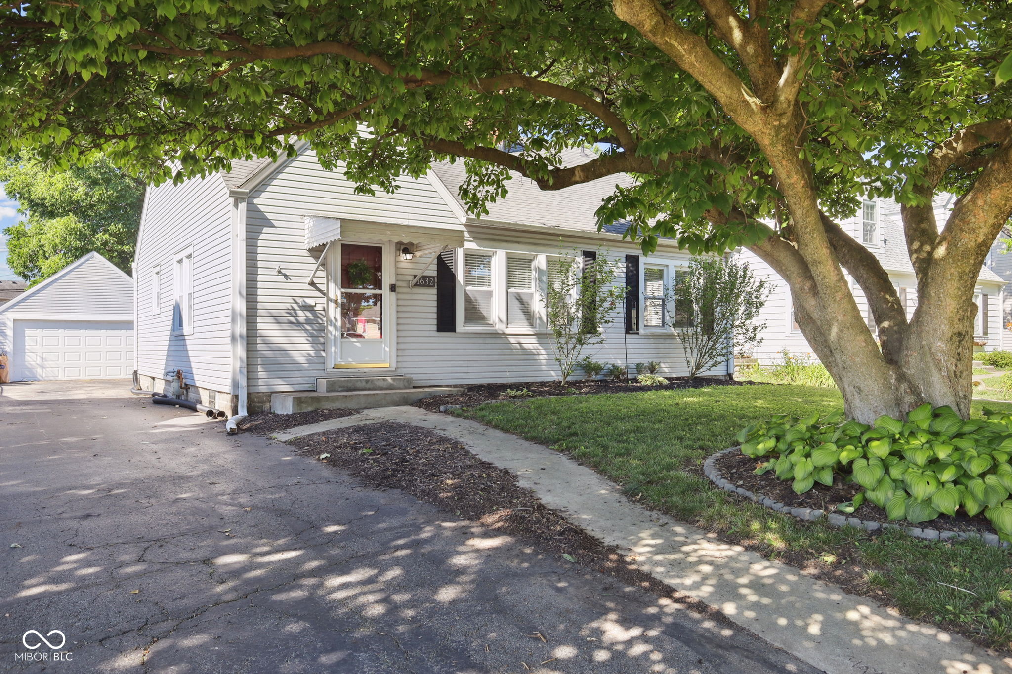 1632 Christopher Lane