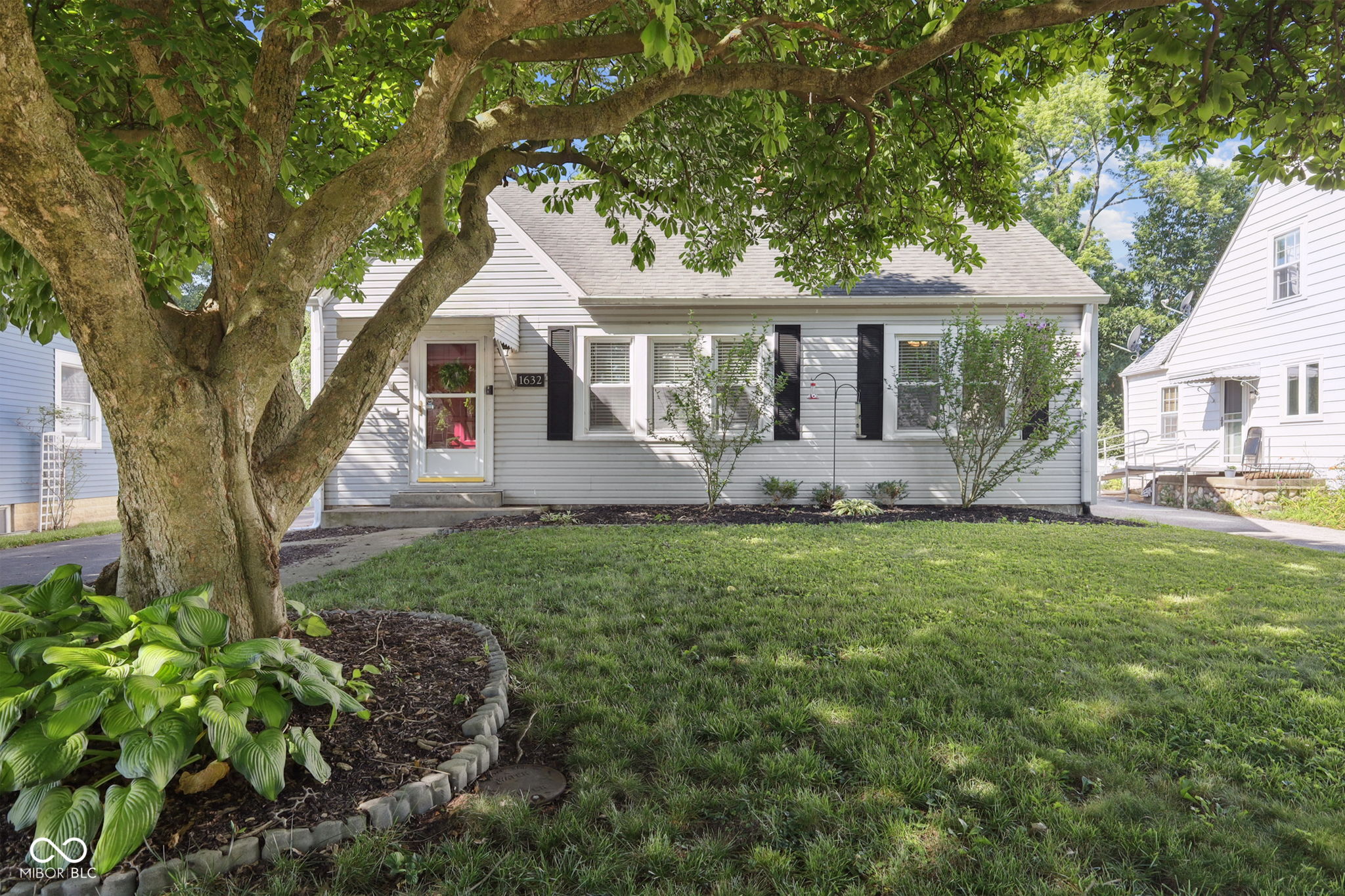 1632 Christopher Lane