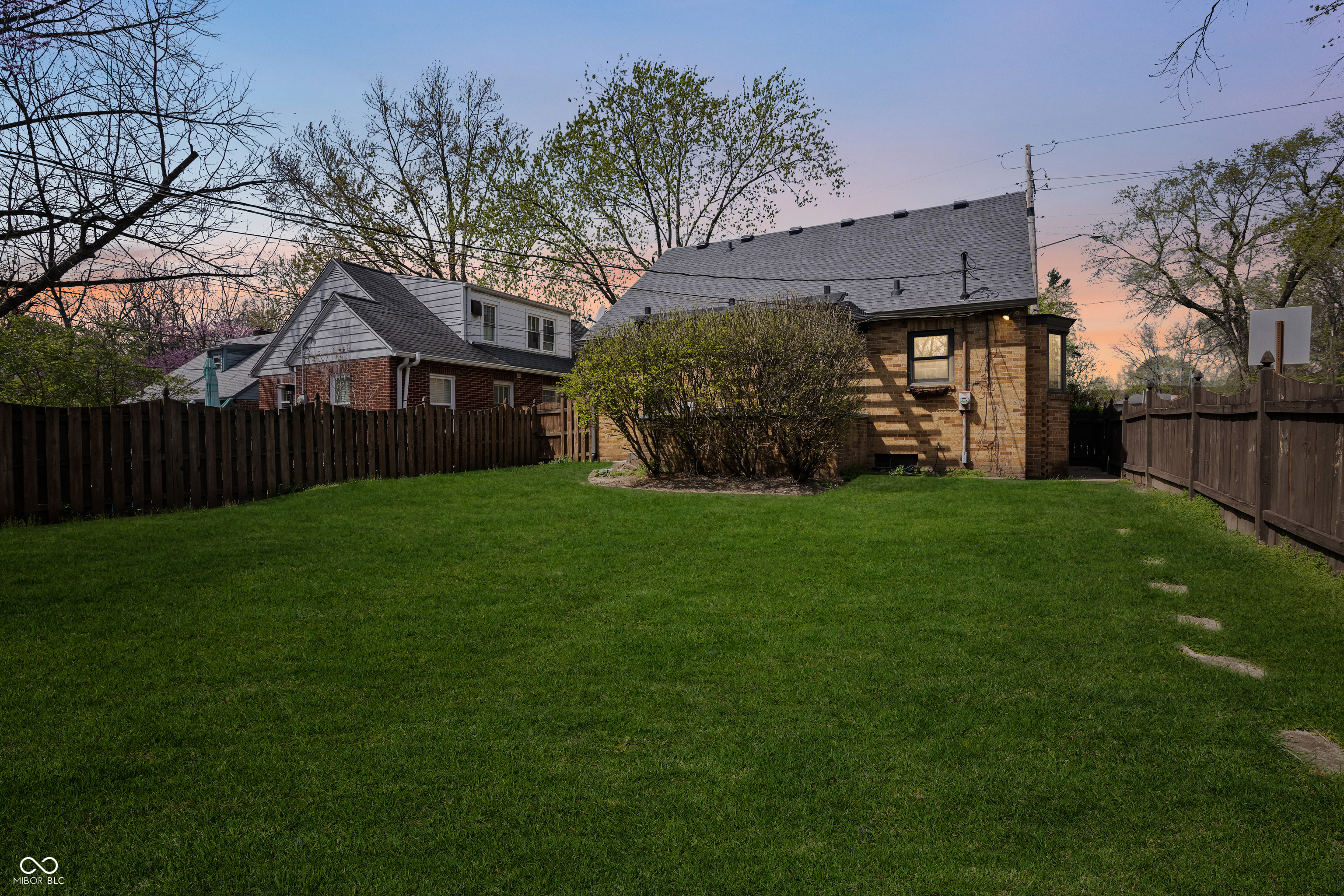 1025 E 60th Street