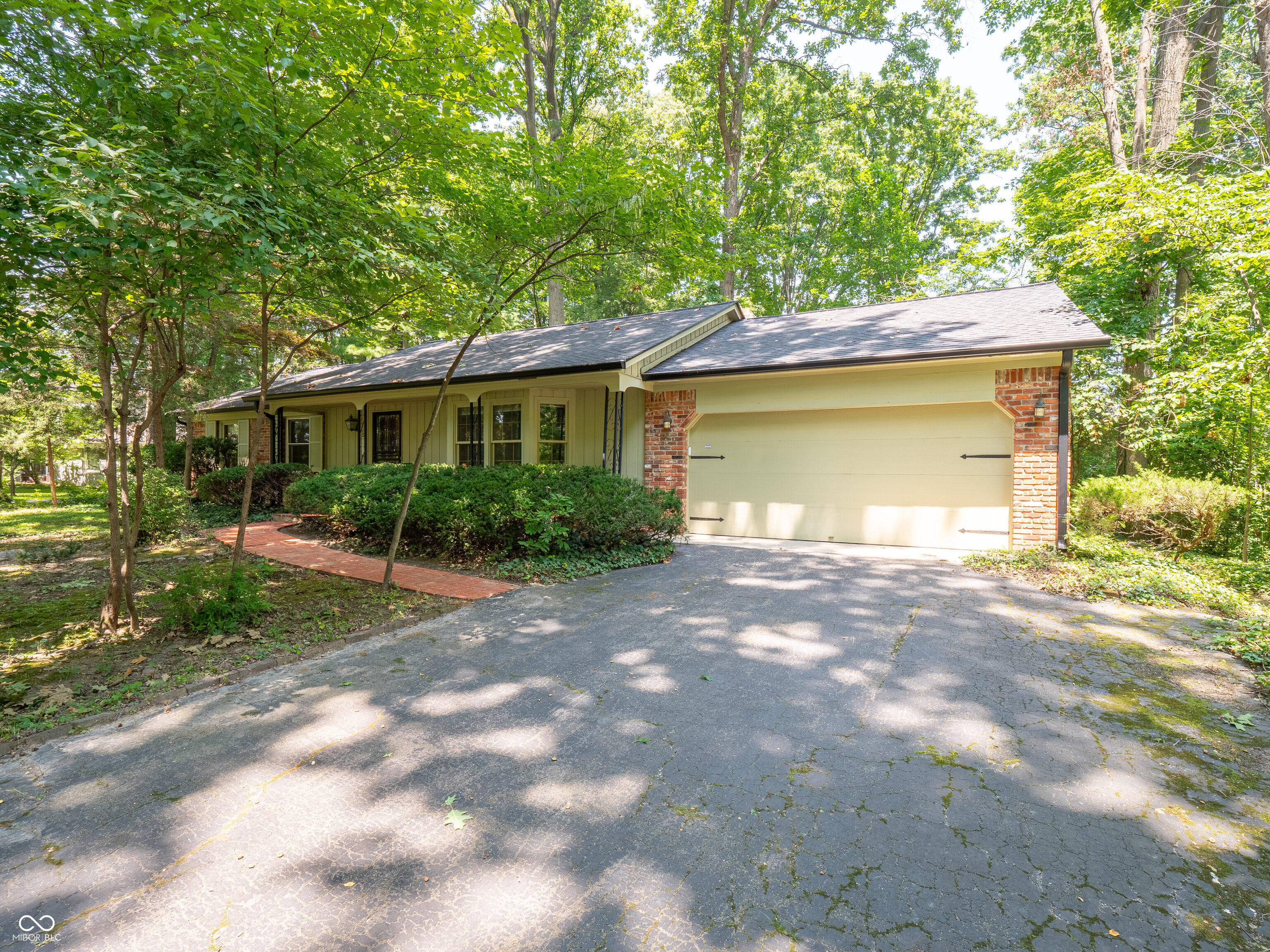 3512 Kenilworth Drive