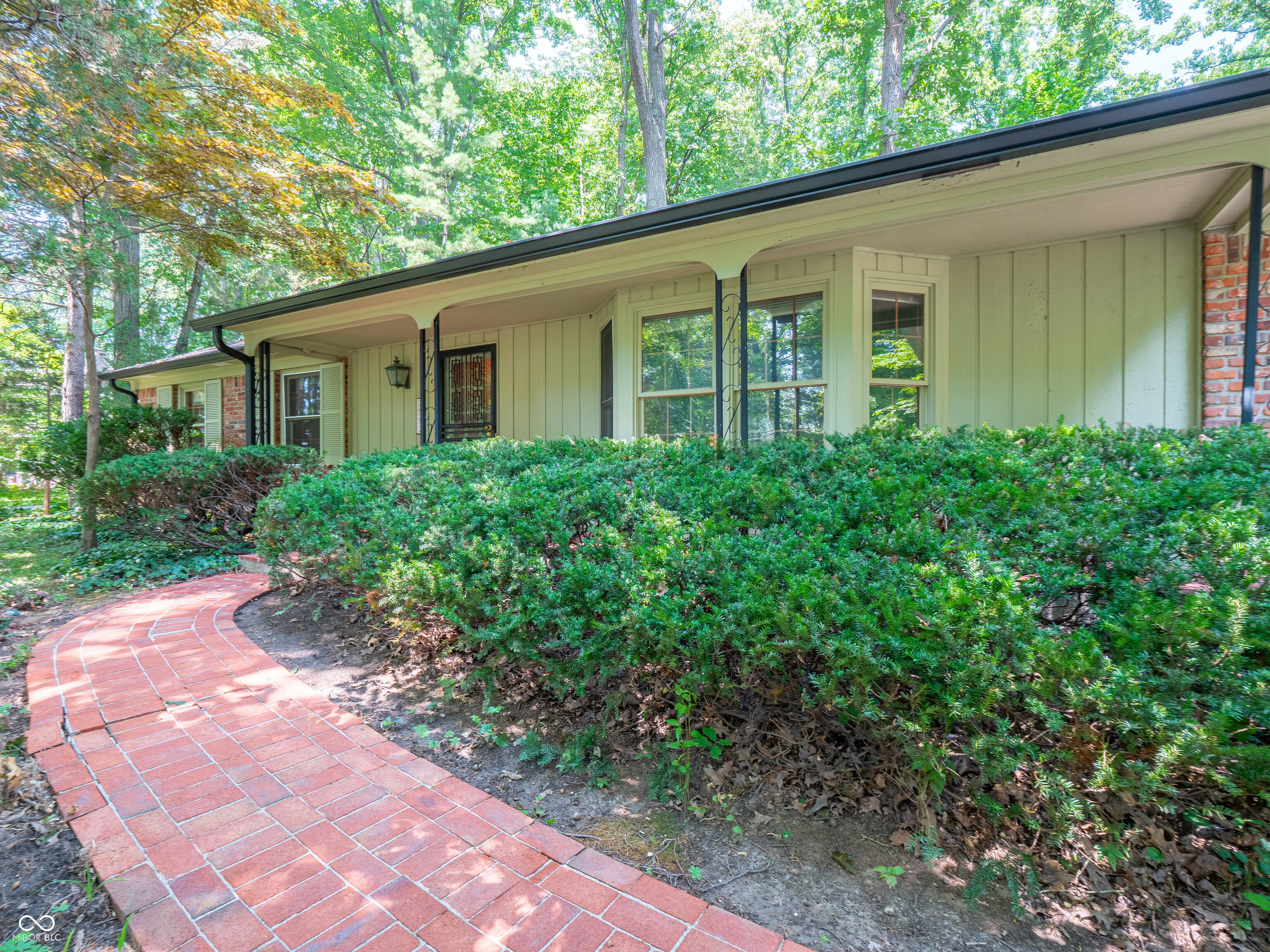 3512 Kenilworth Drive